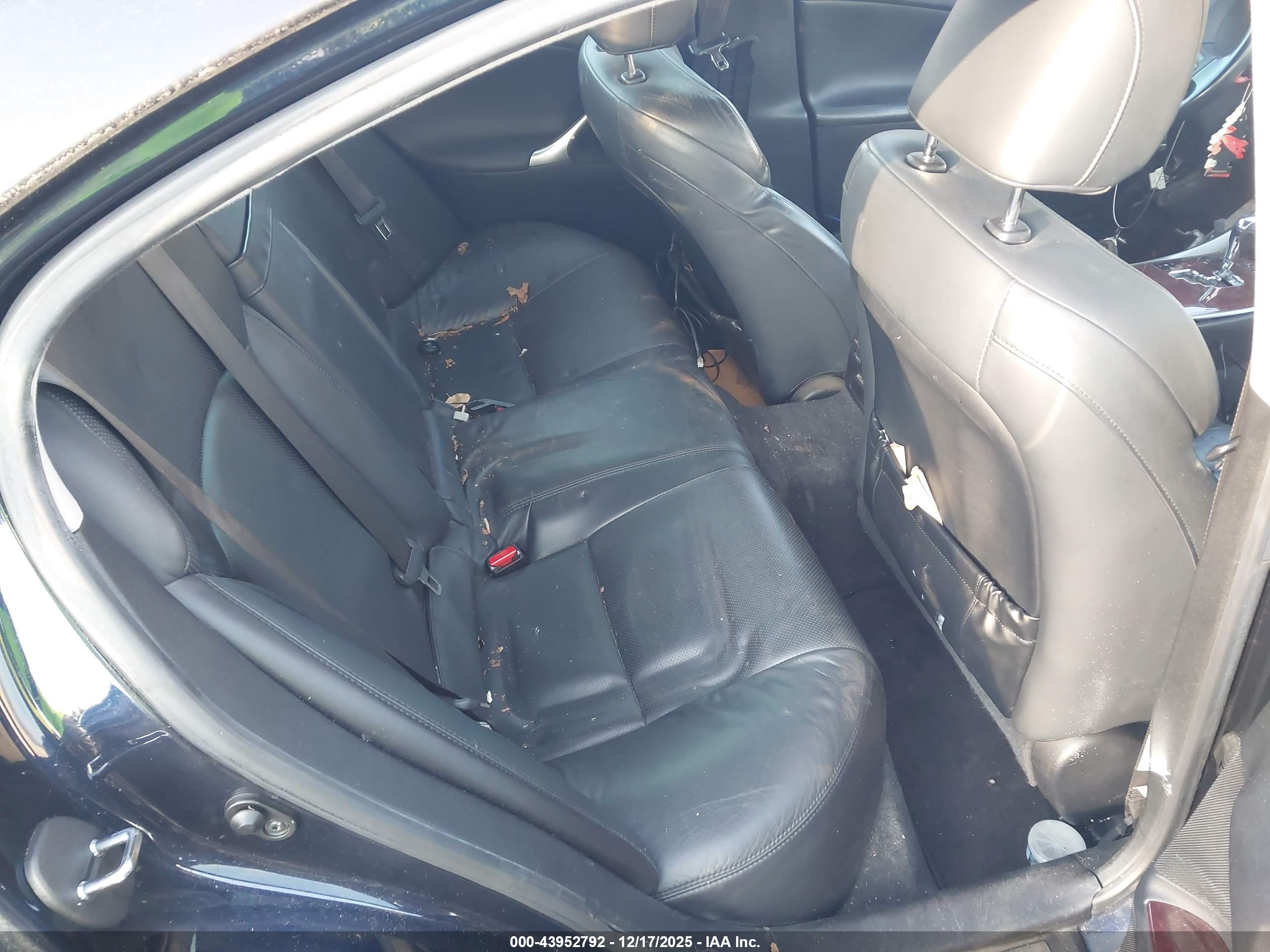 LEXUS IS image 8