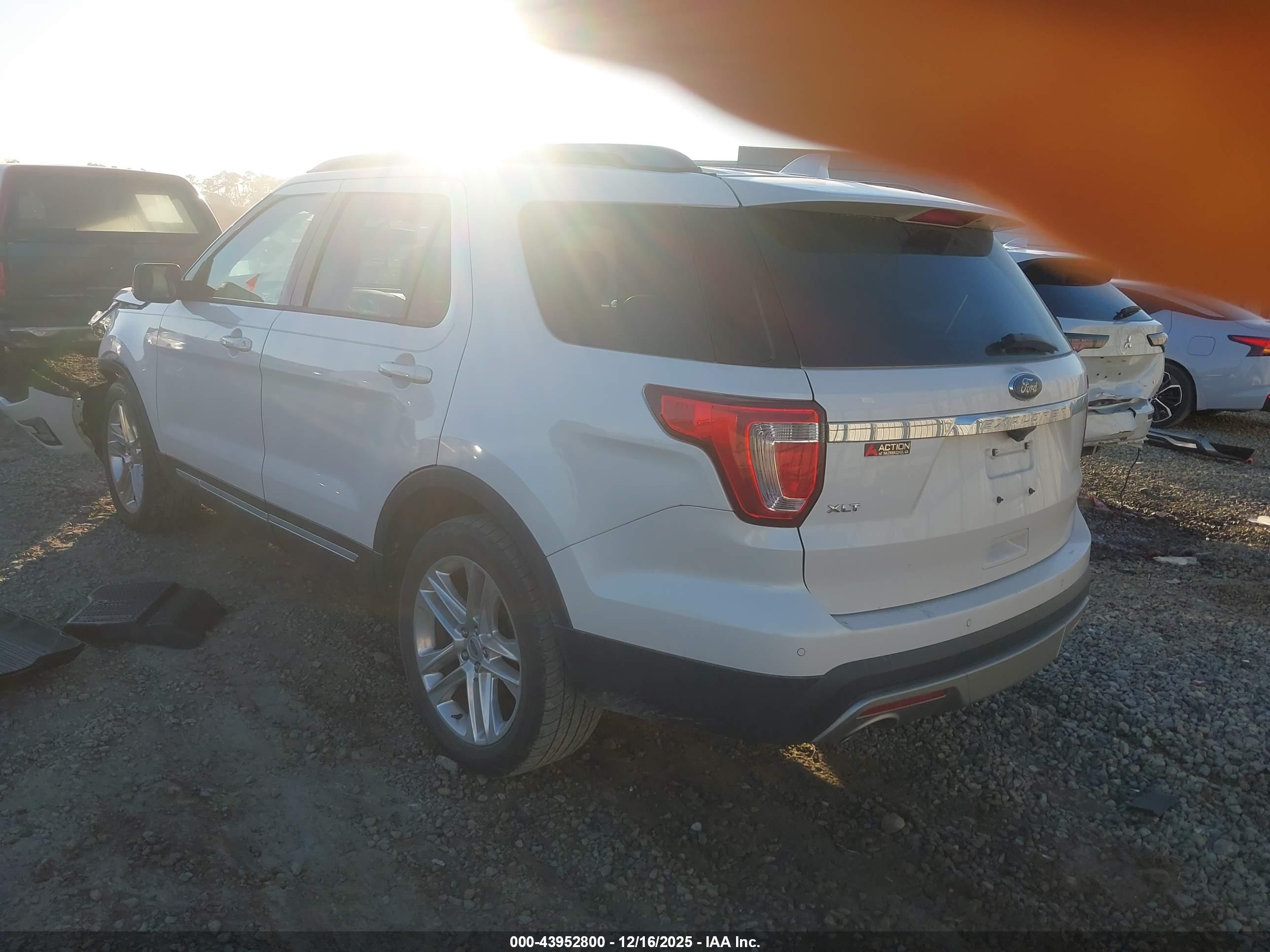FORD EXPLORER image 3