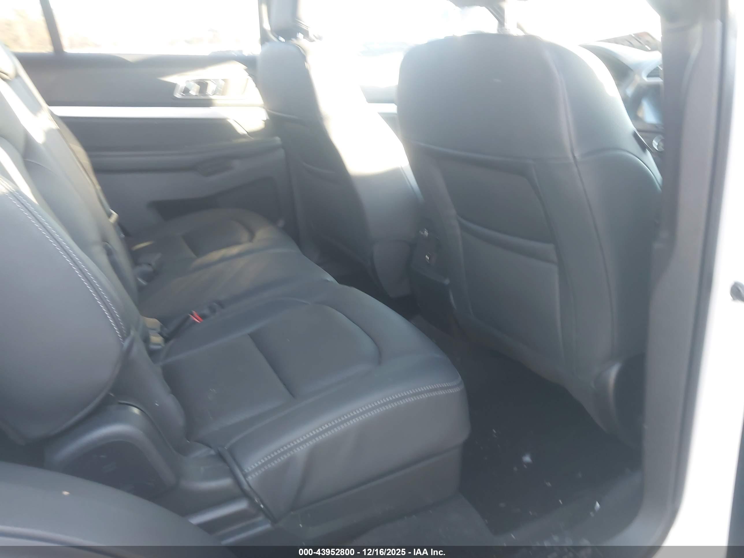 FORD EXPLORER image 8