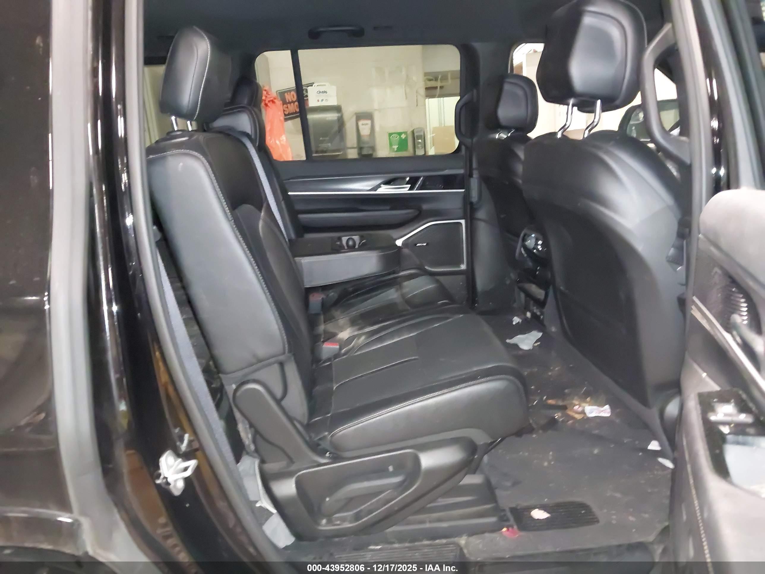 JEEP WAGONEER image 8