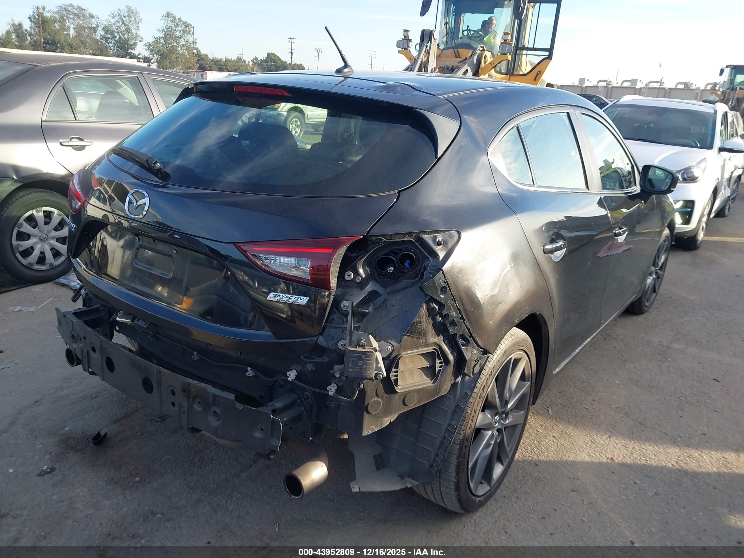 MAZDA MAZDA3 image 4