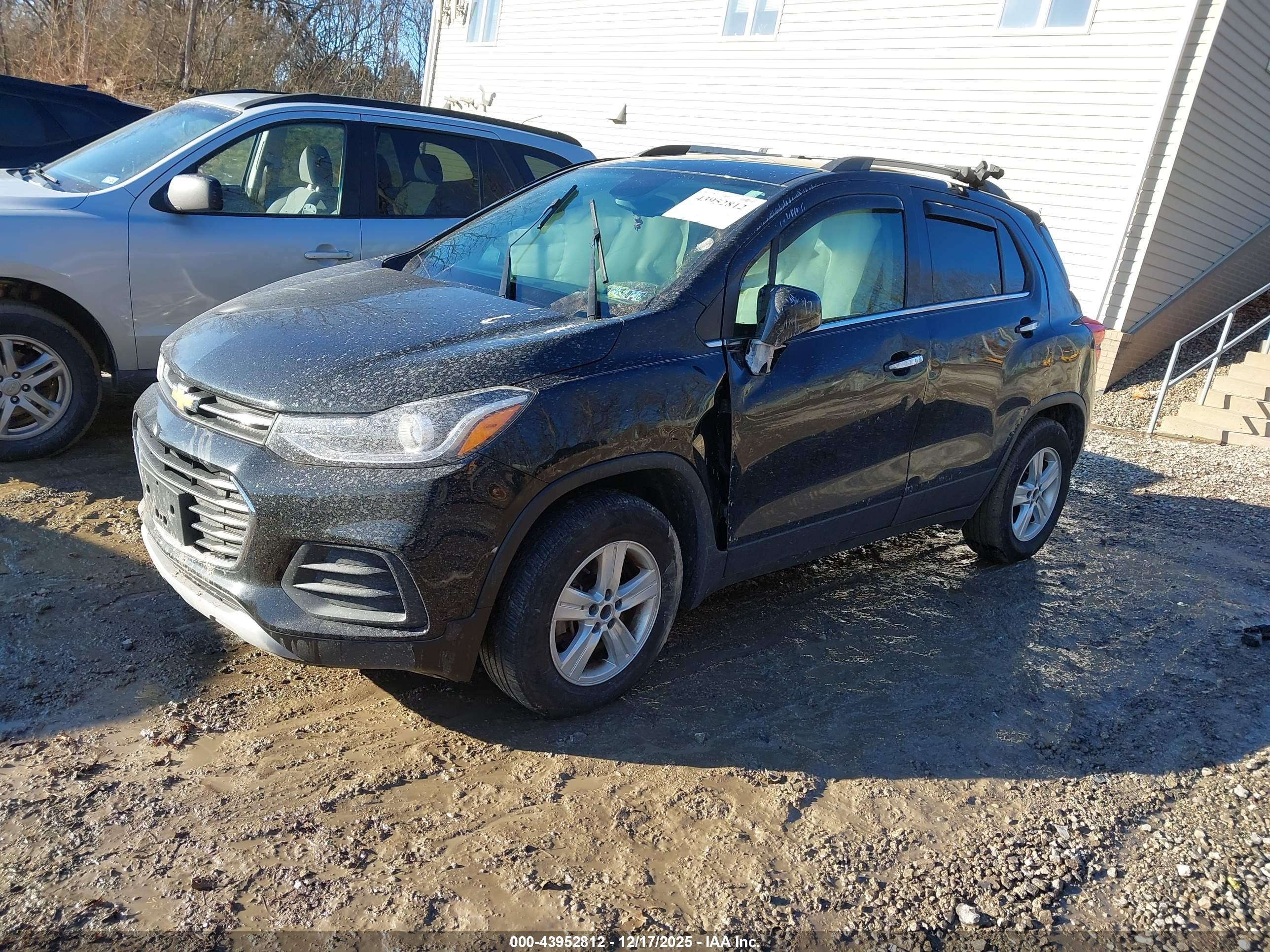 CHEVROLET TRAX image 2