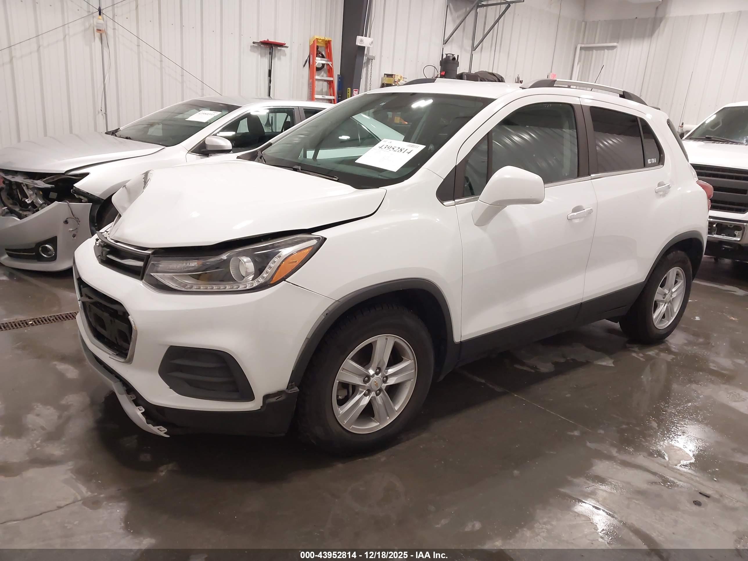 CHEVROLET TRAX image 2