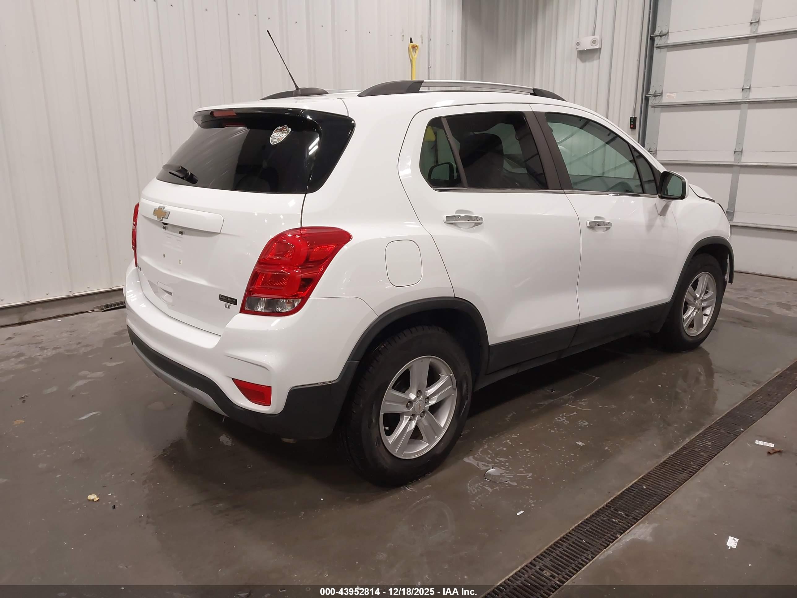 CHEVROLET TRAX image 4