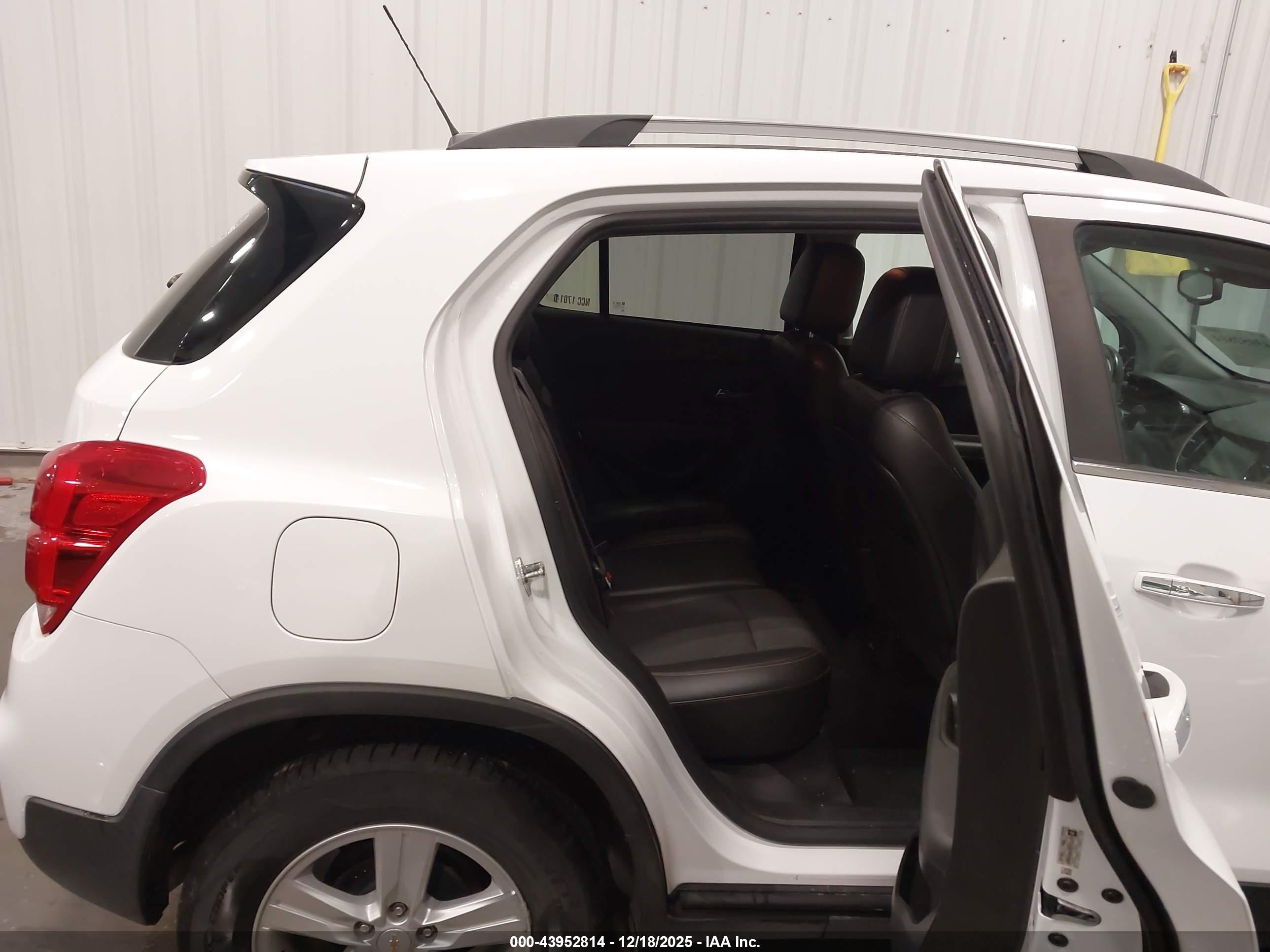 CHEVROLET TRAX image 8