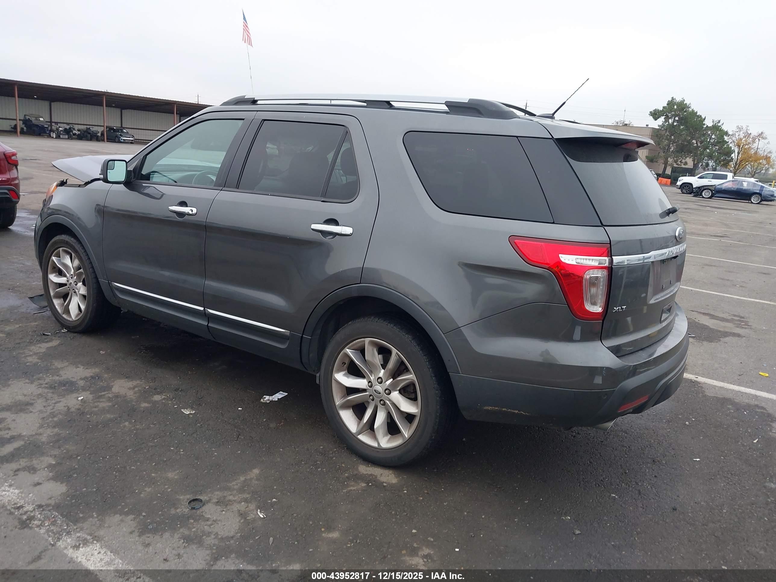 FORD EXPLORER image 3