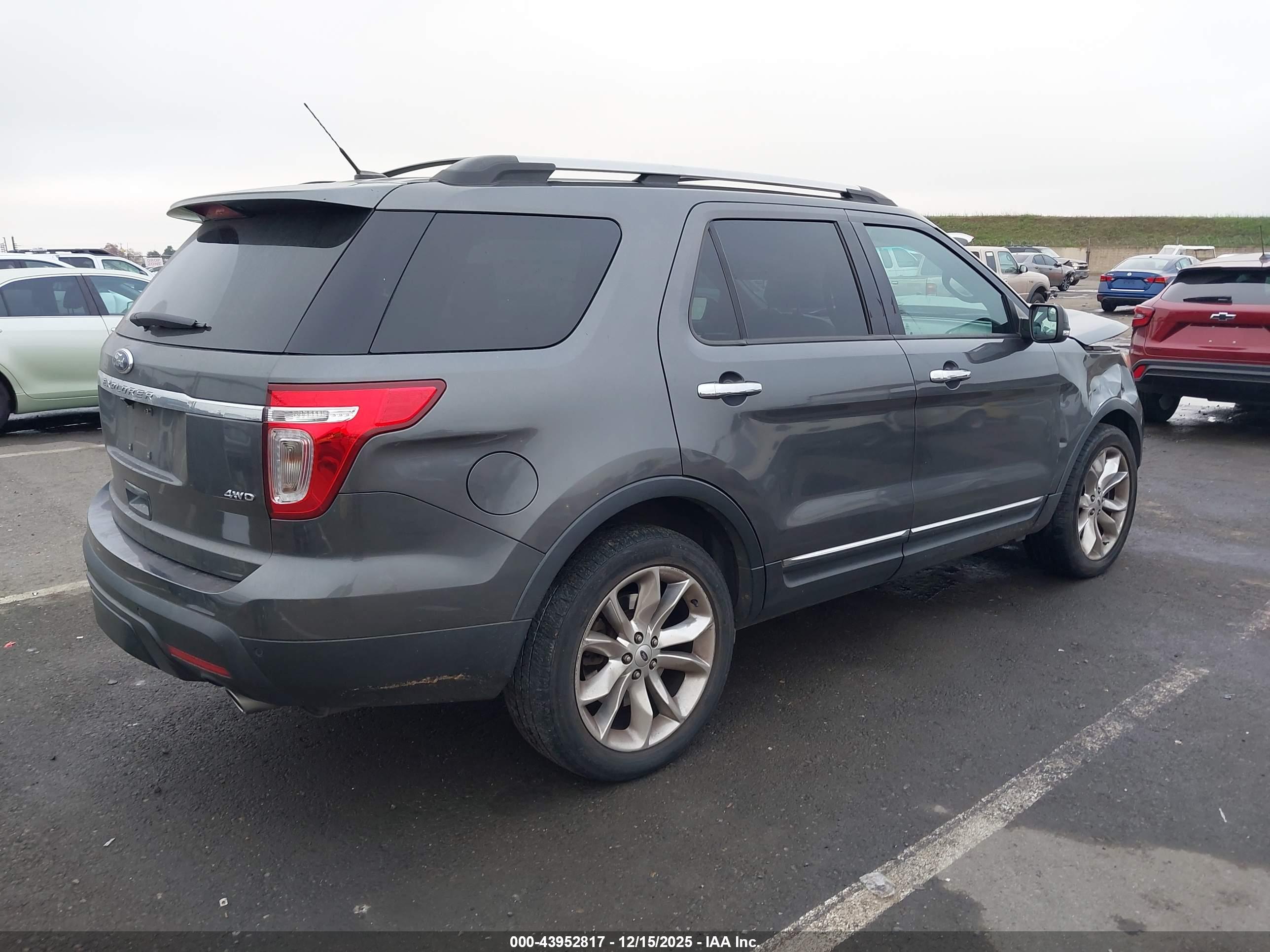 FORD EXPLORER image 4