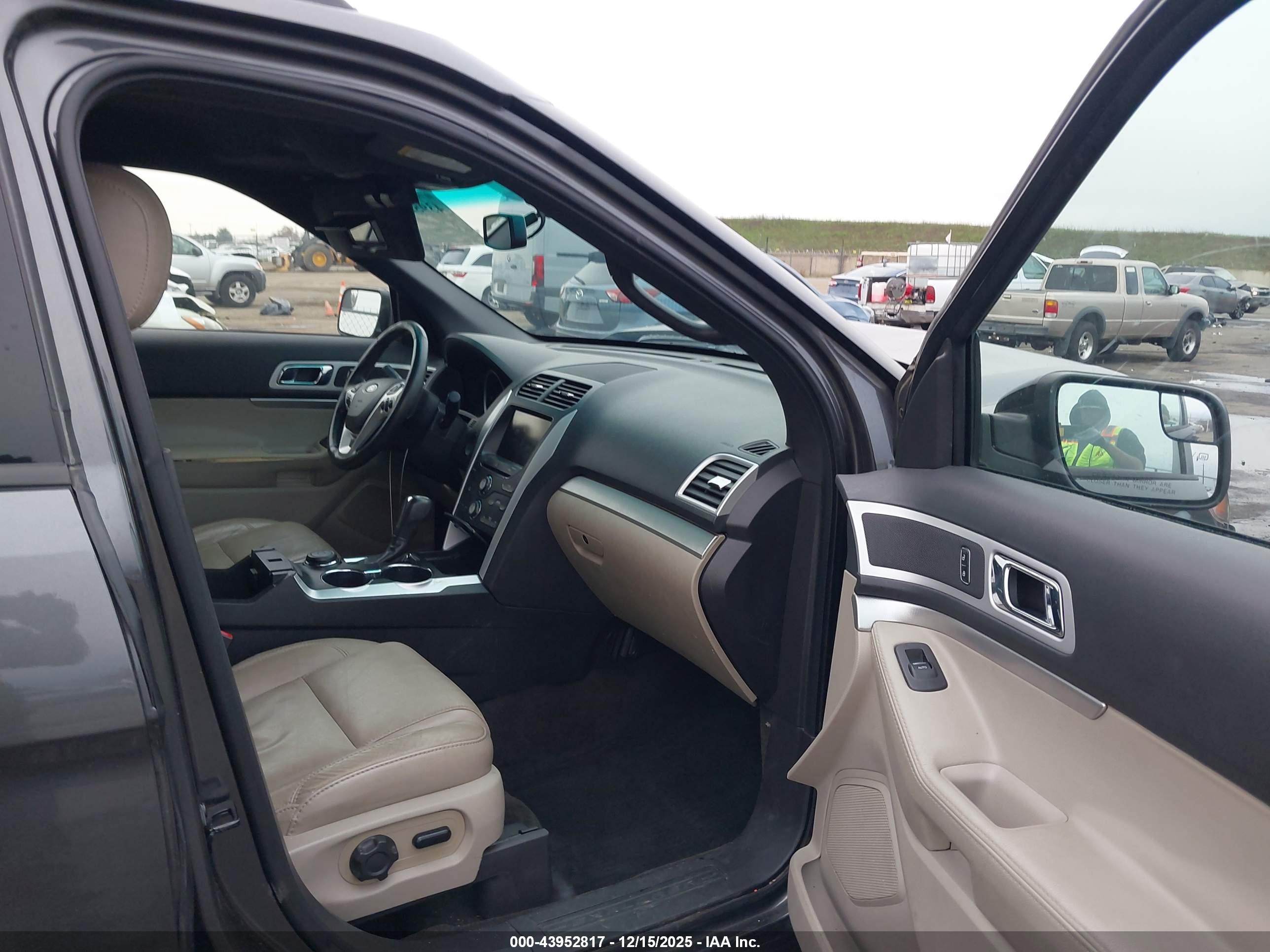 FORD EXPLORER image 5