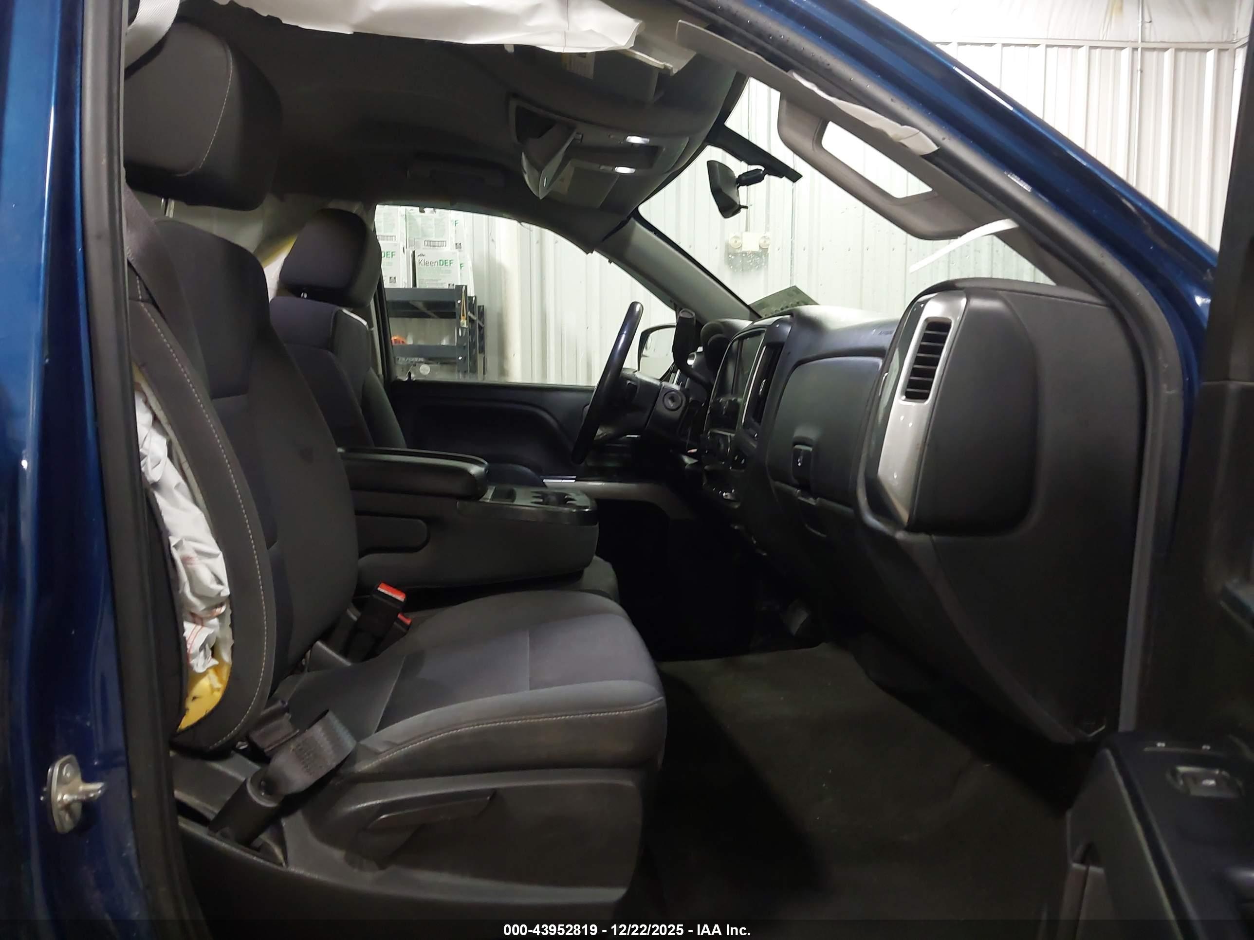 CHEVROLET SILVERADO image 5