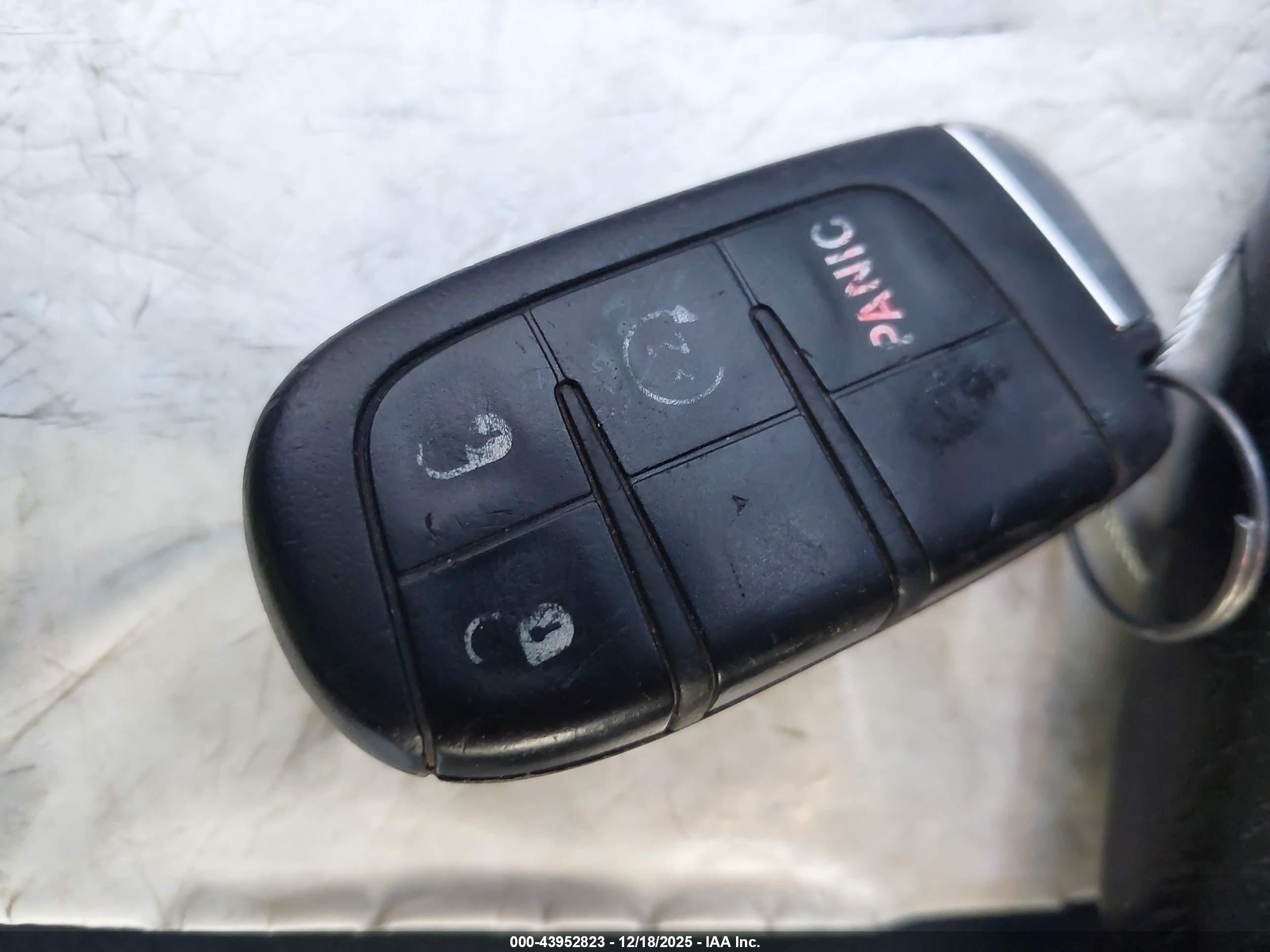 JEEP RENEGADE image 11