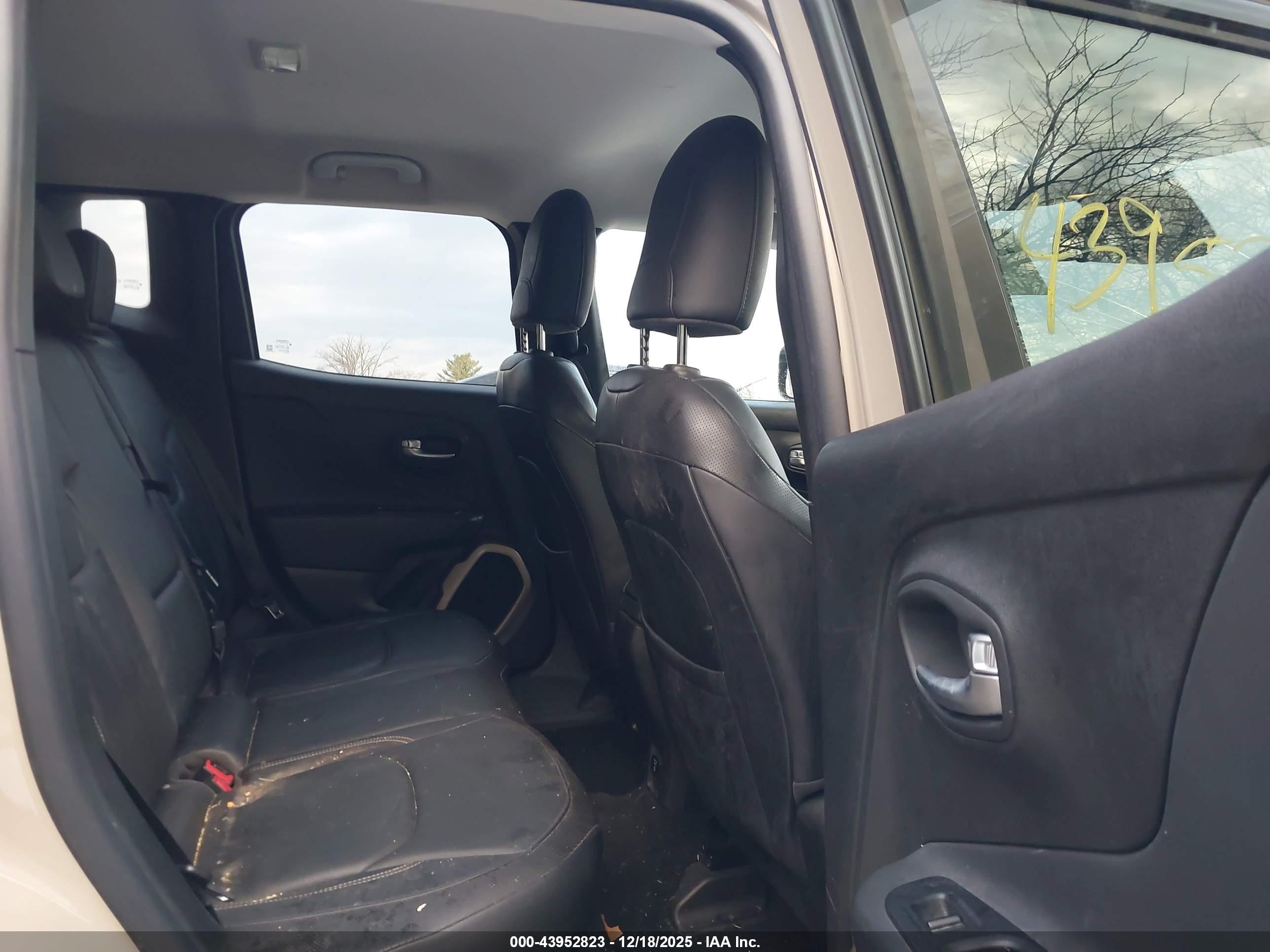 JEEP RENEGADE image 8