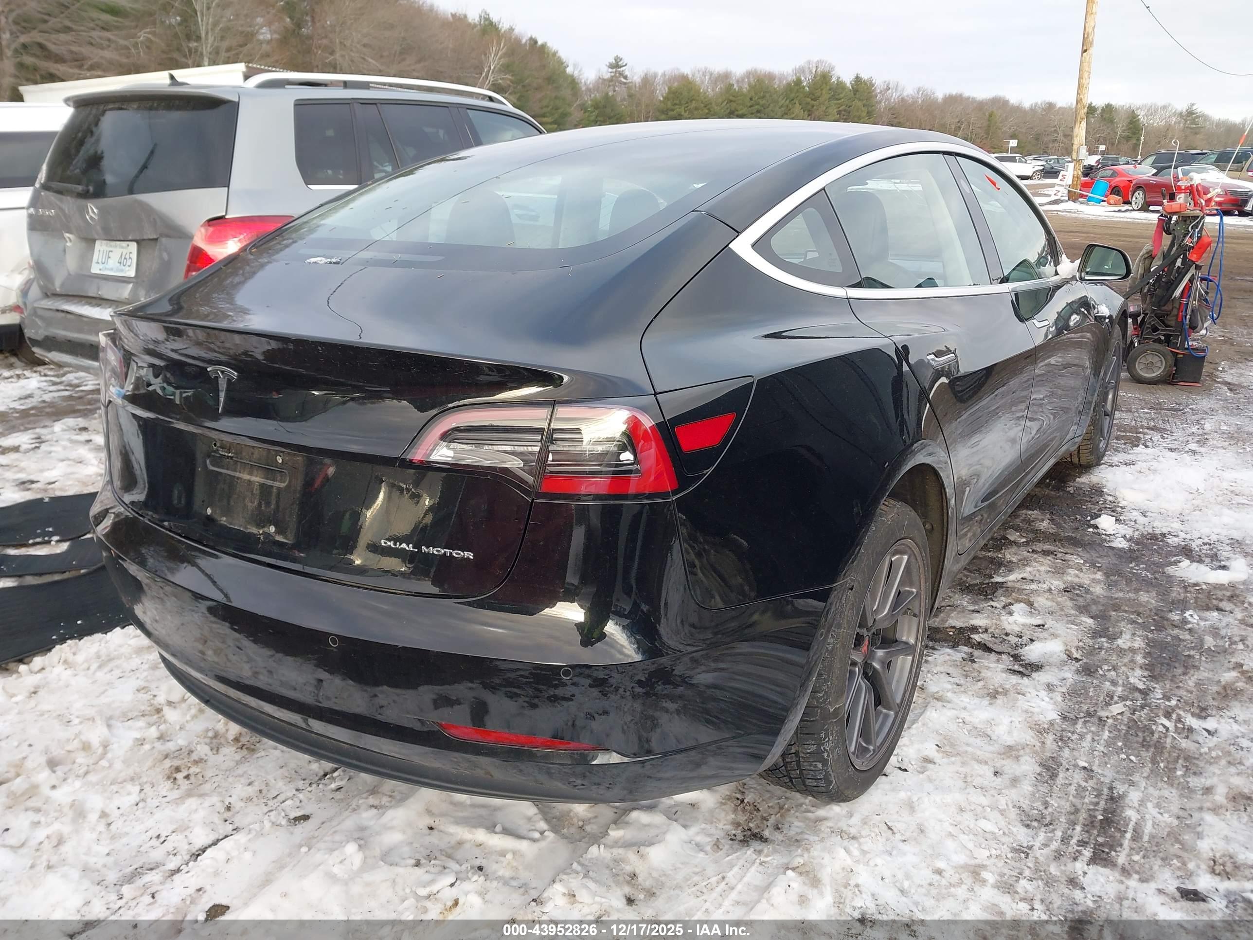 TESLA MODEL image 4