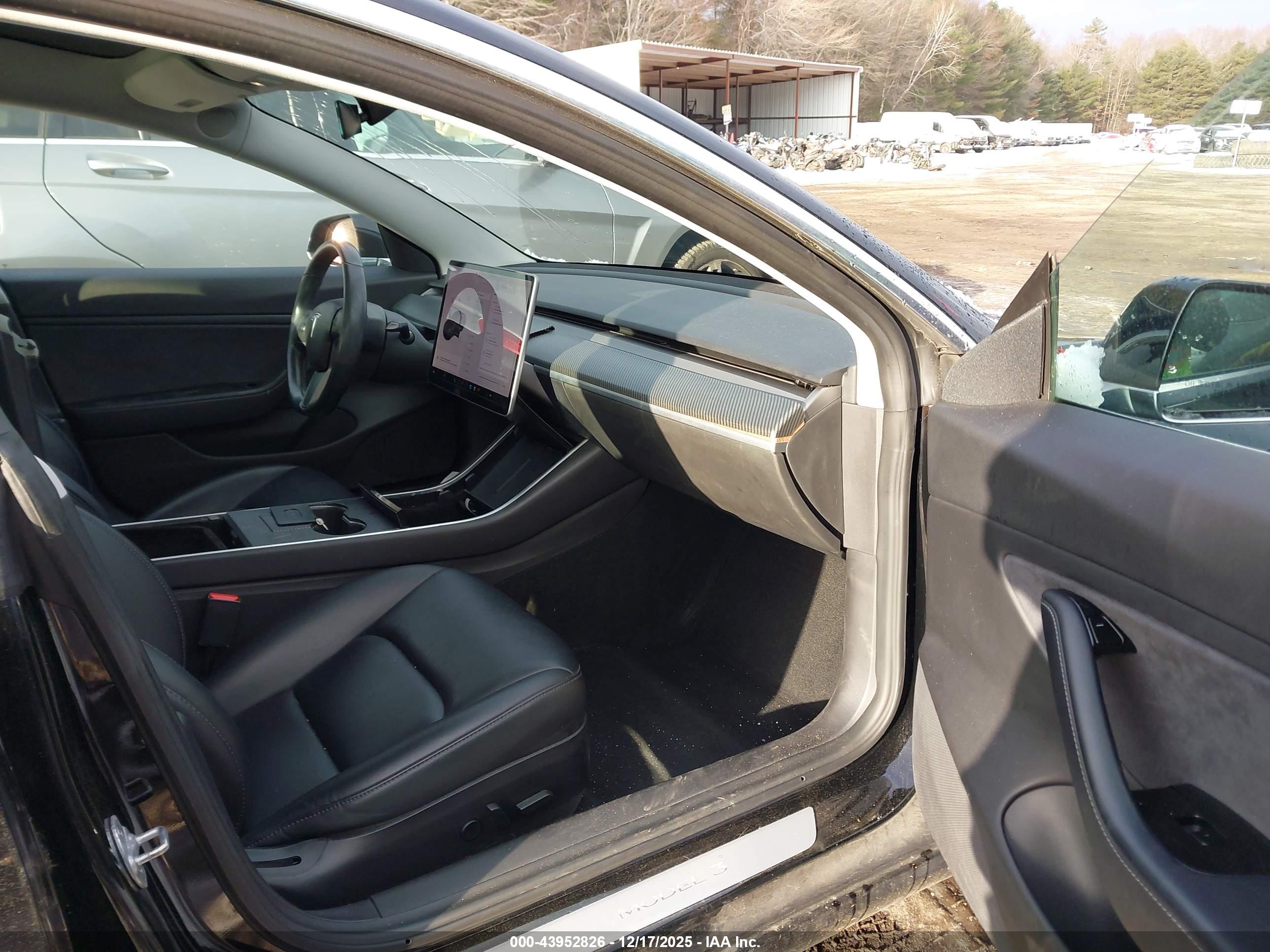 TESLA MODEL image 5