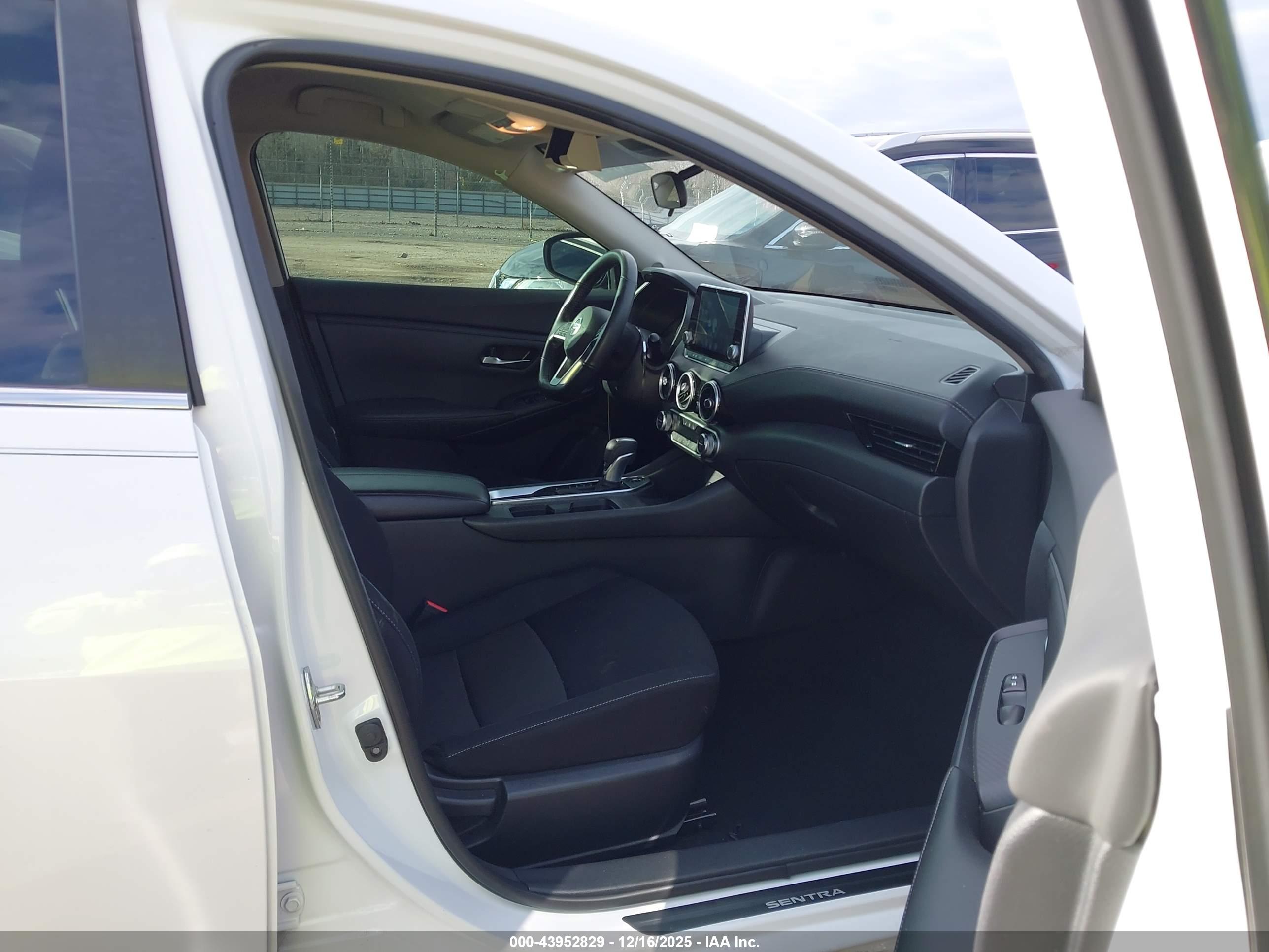 NISSAN SENTRA image 5