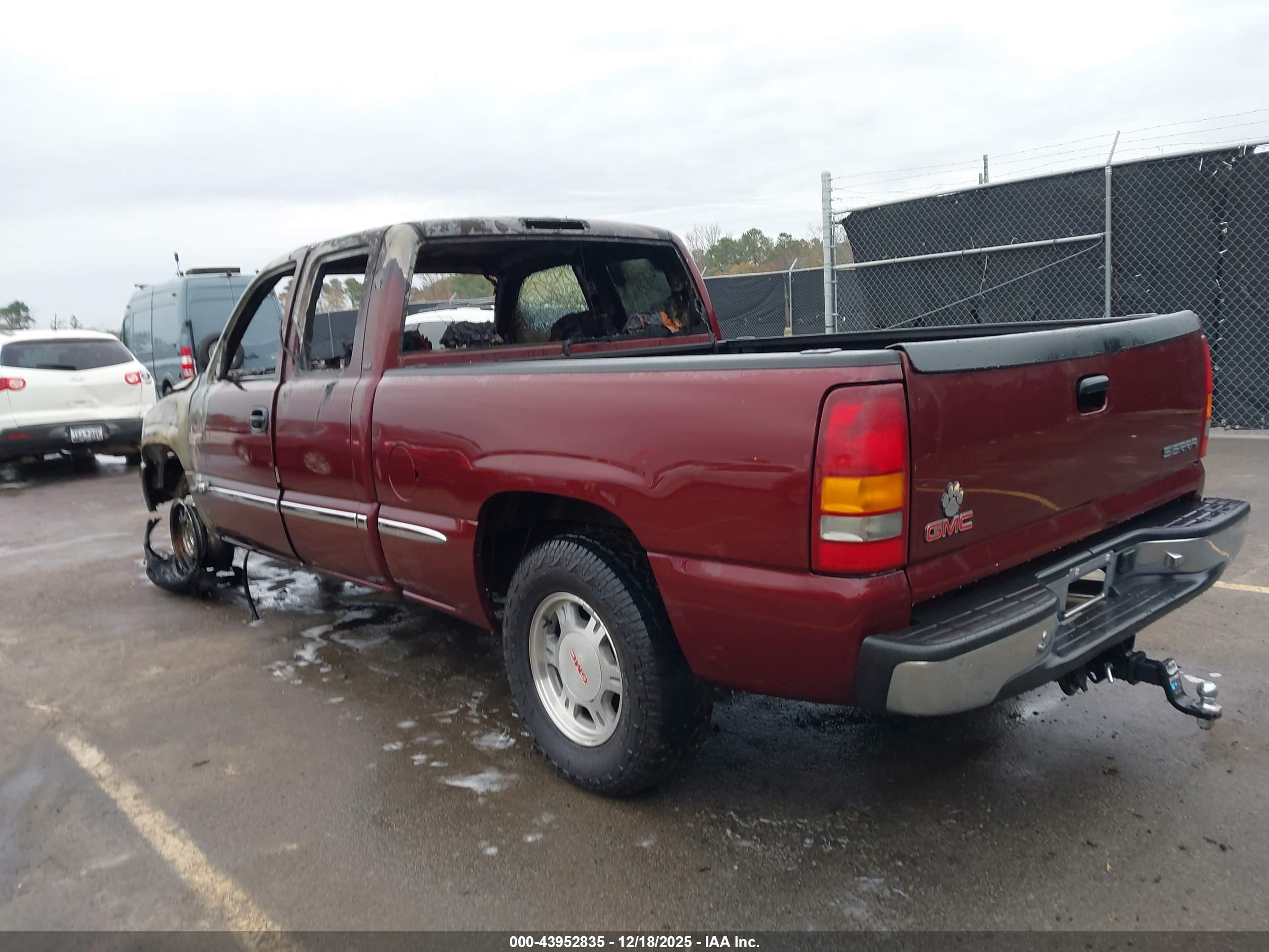 GMC SIERRA image 3