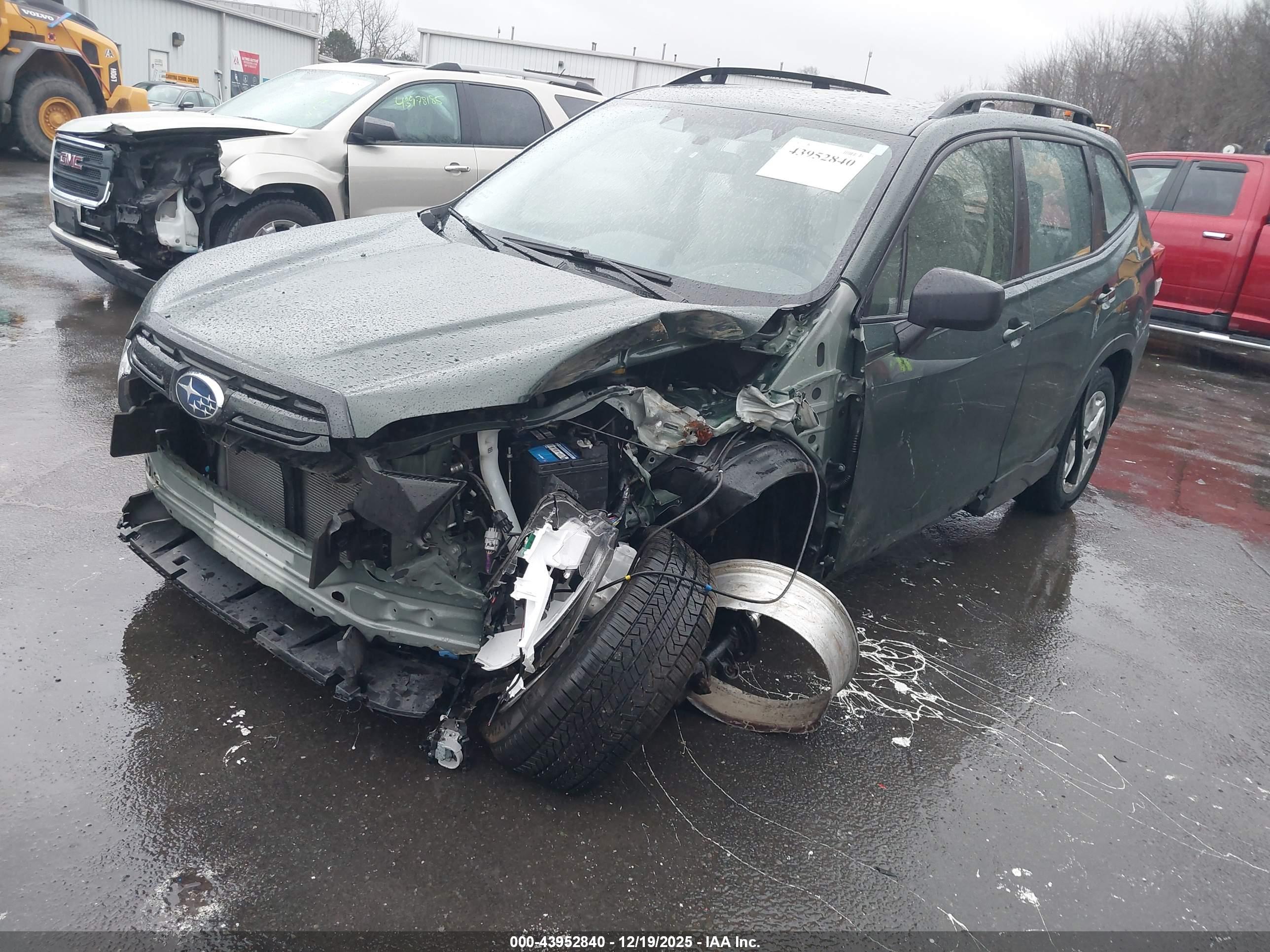SUBARU FORESTER image 2