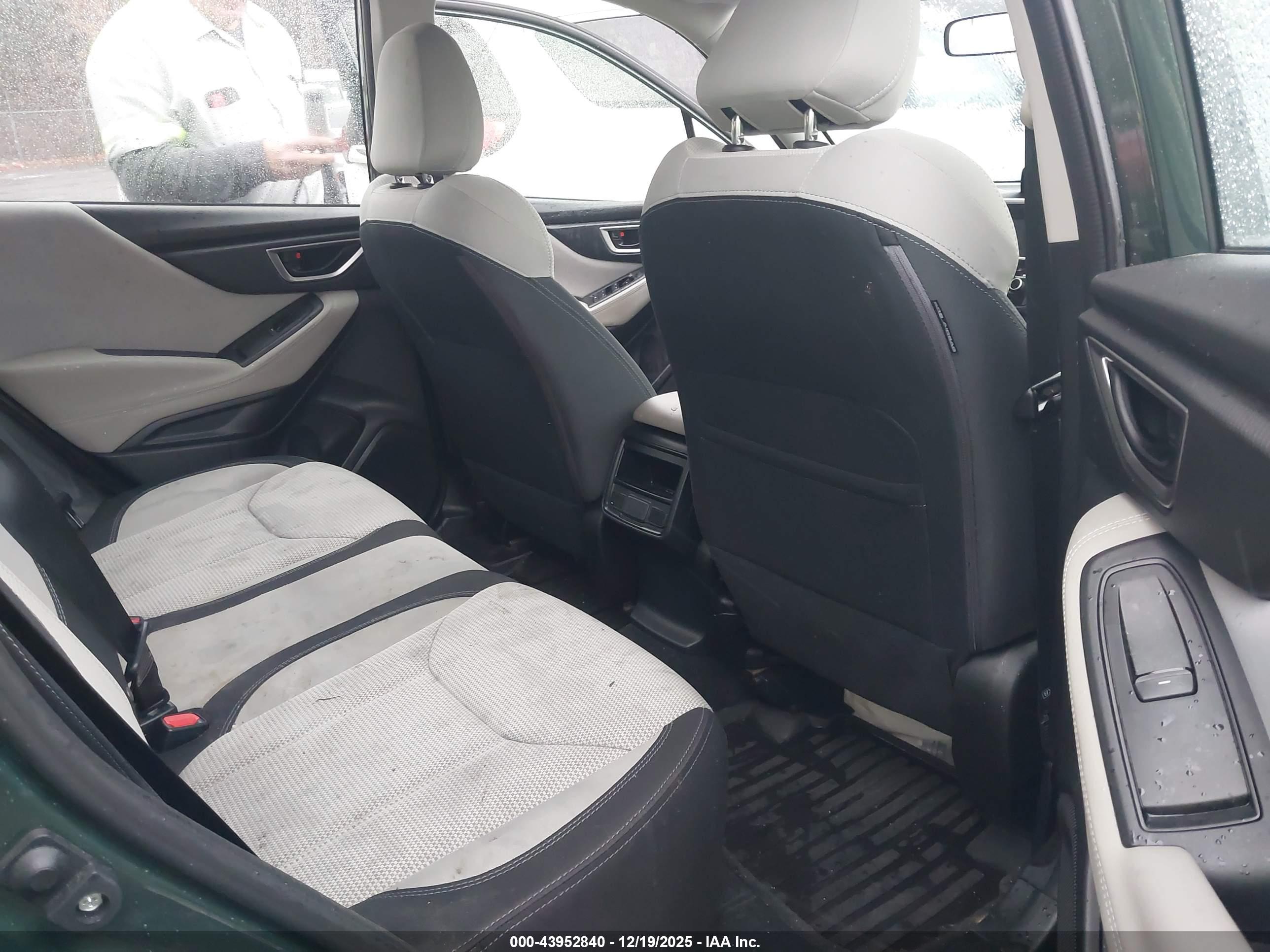SUBARU FORESTER image 8