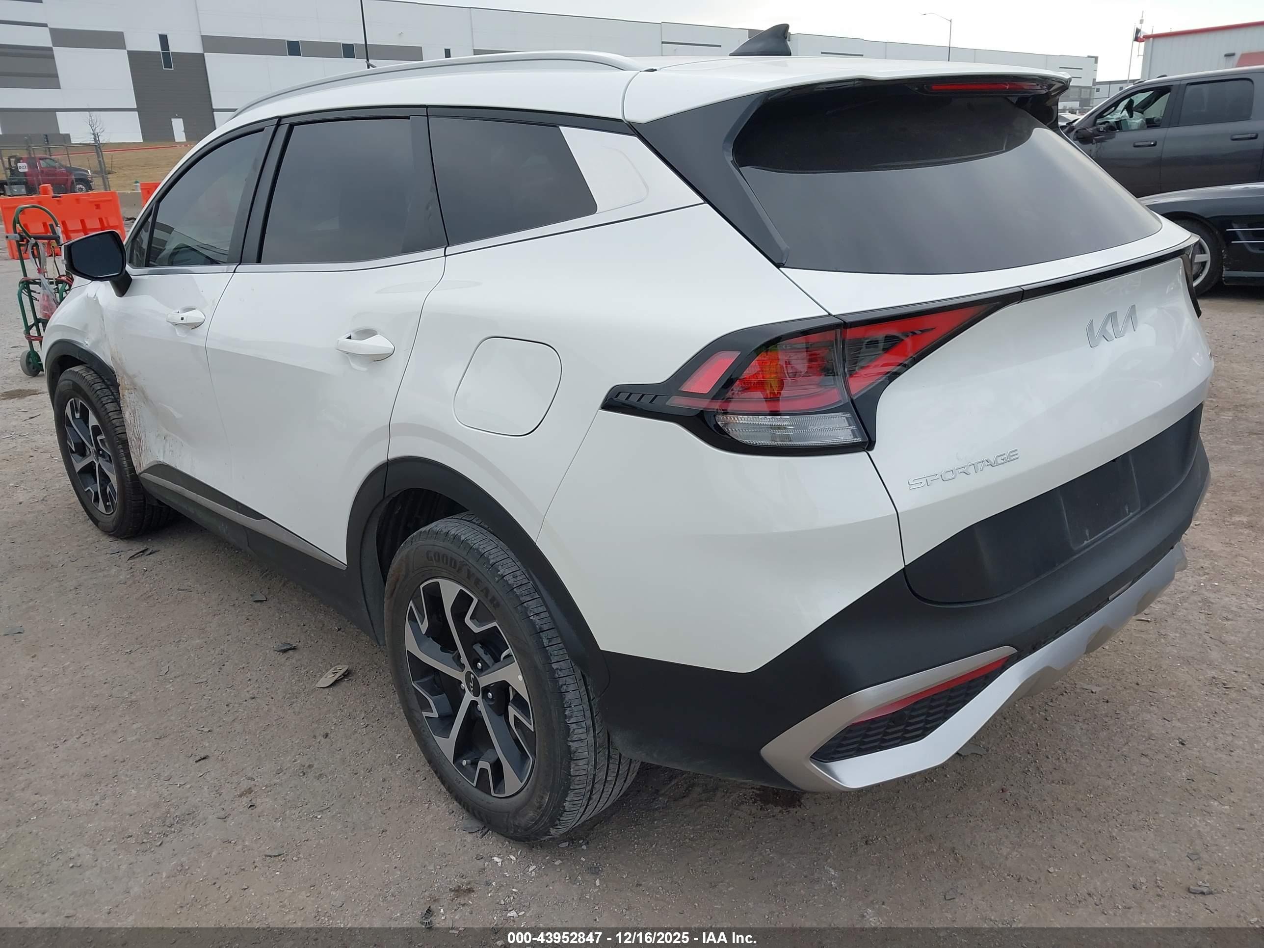 KIA SPORTAGE image 3