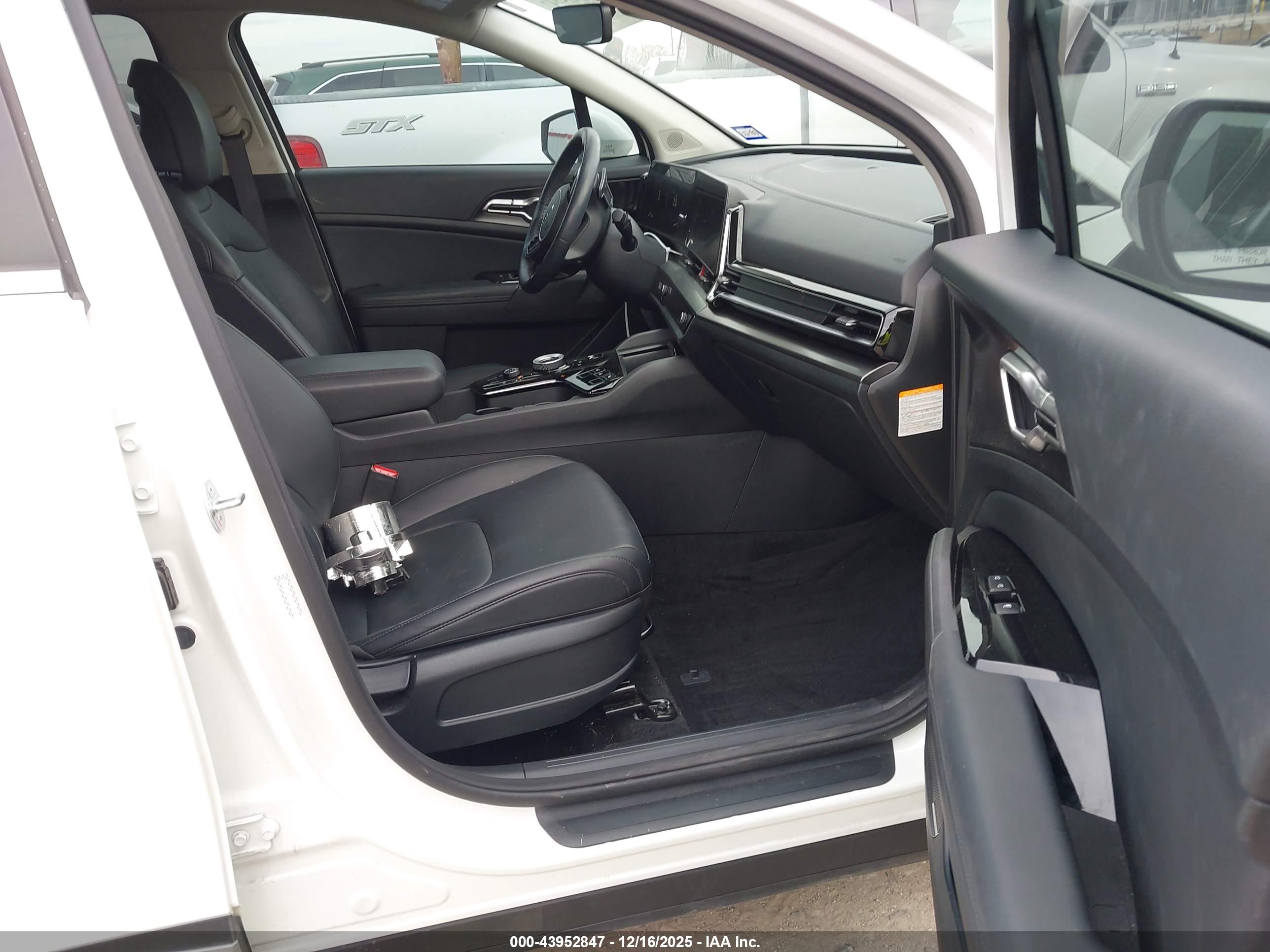 KIA SPORTAGE image 5