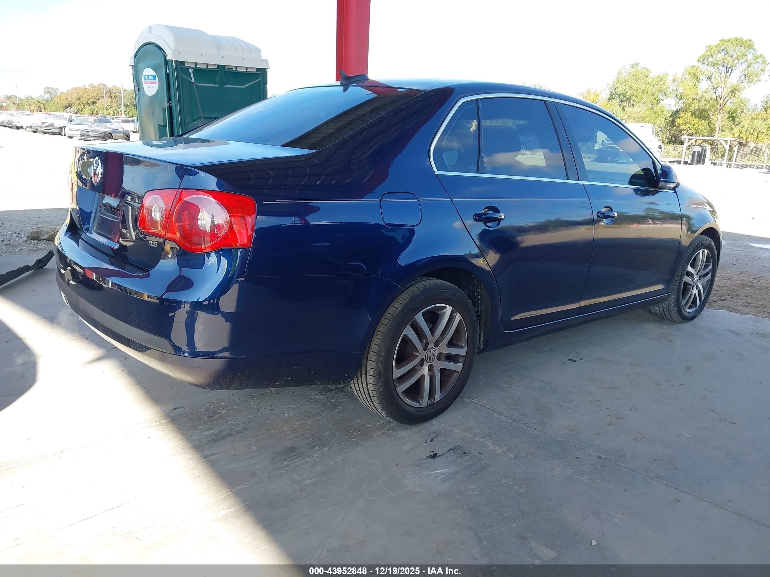 VOLKSWAGEN JETTA image 4