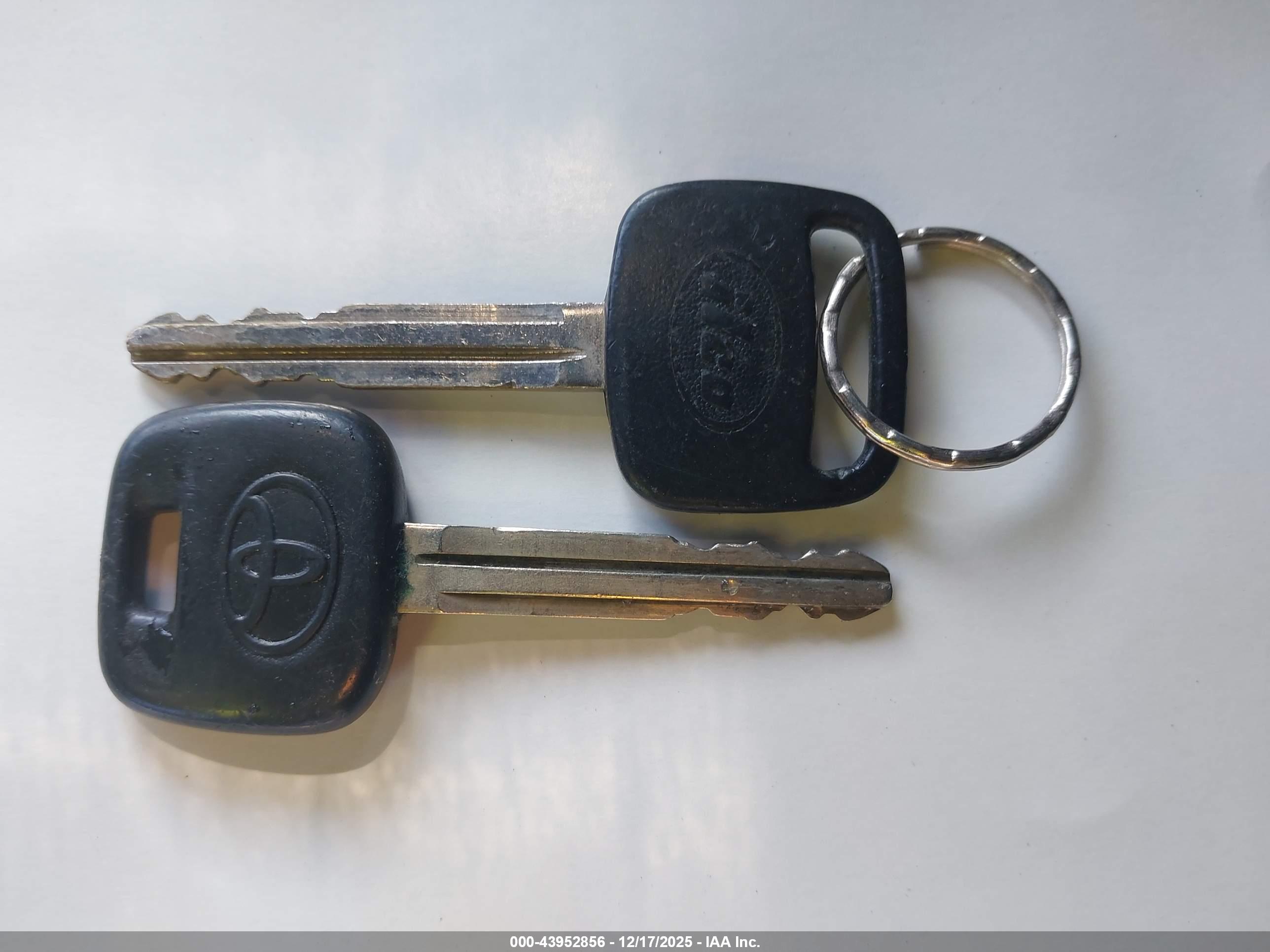 TOYOTA YARIS image 11