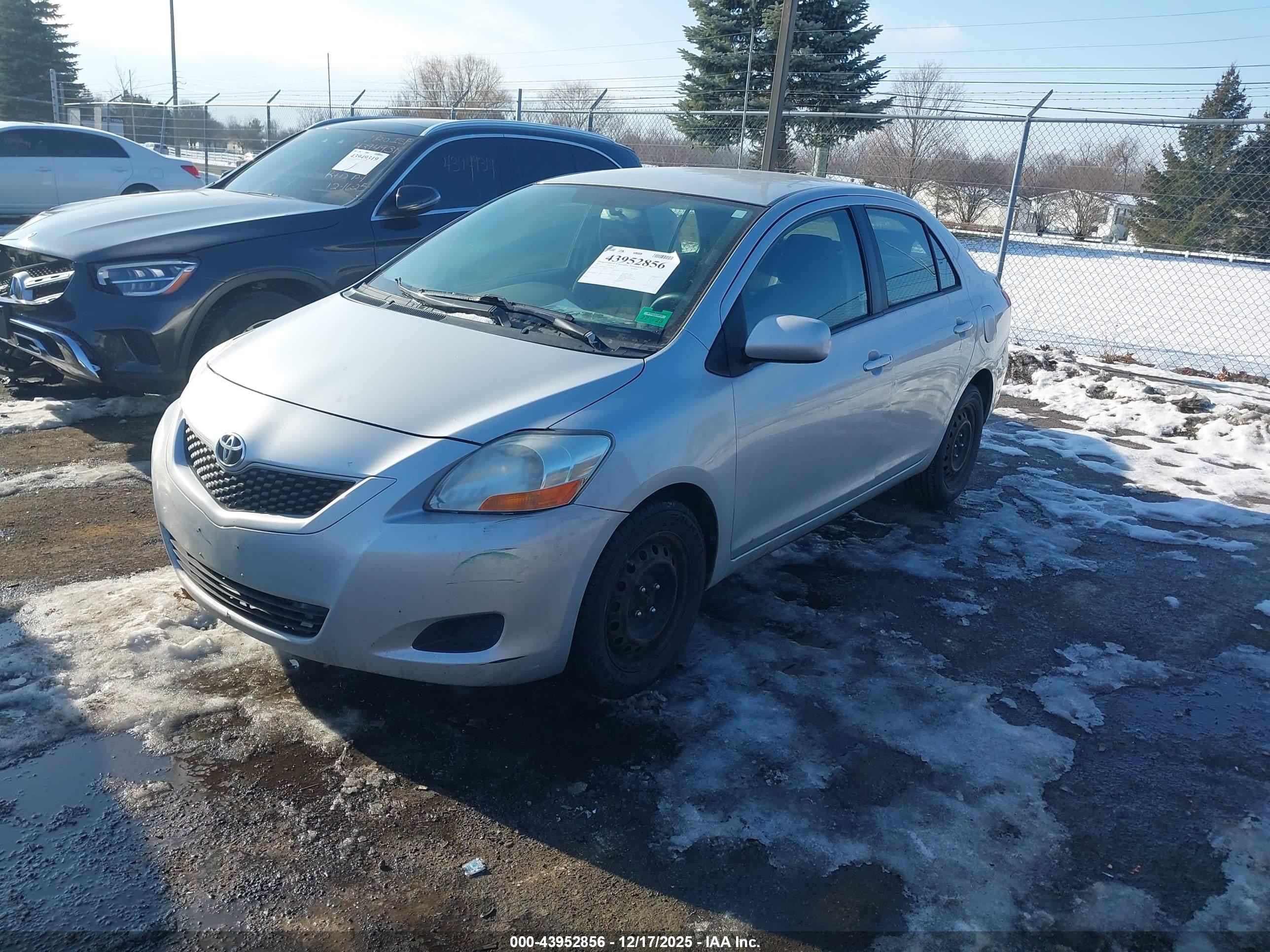 TOYOTA YARIS image 2