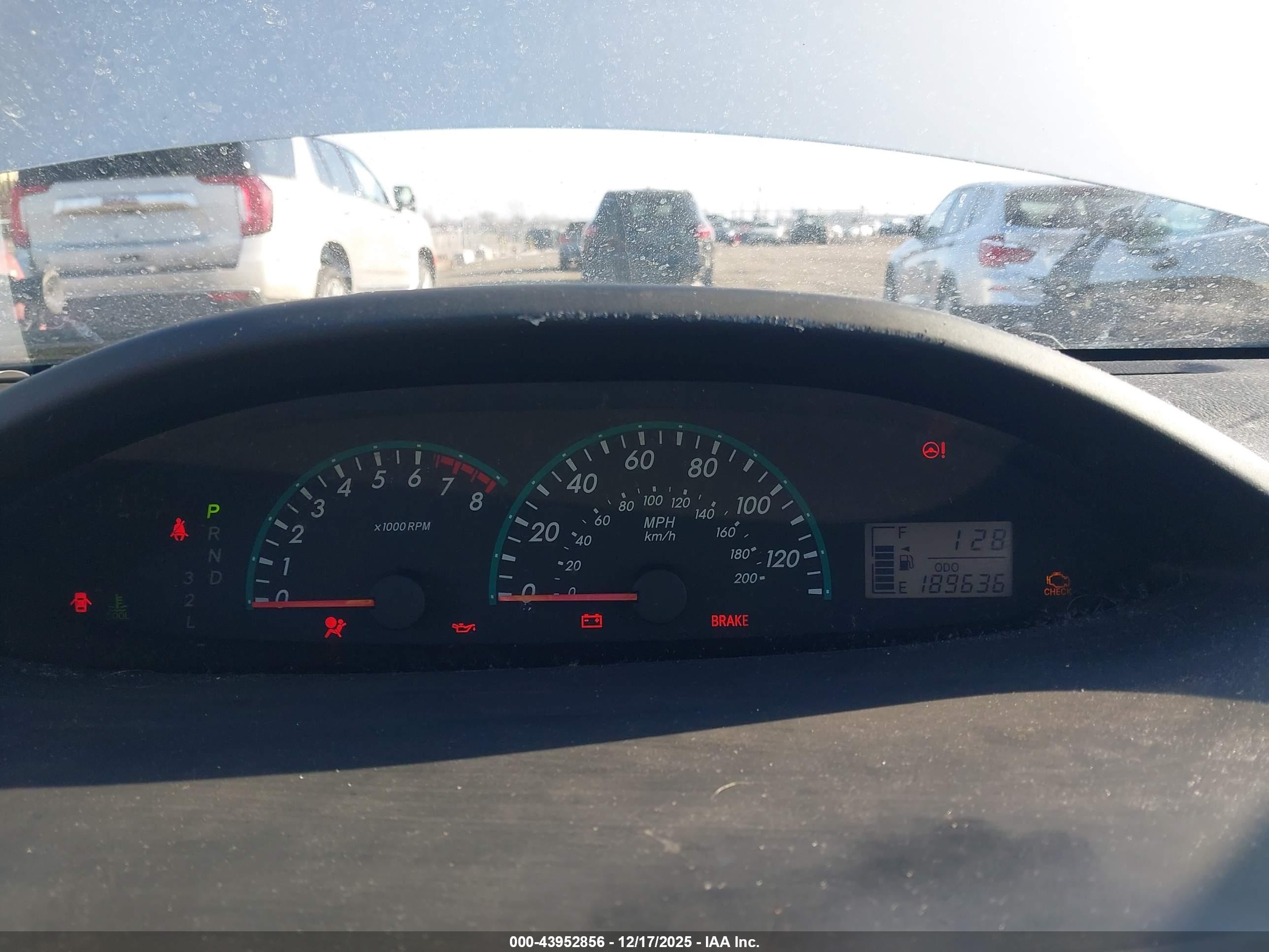 TOYOTA YARIS image 7