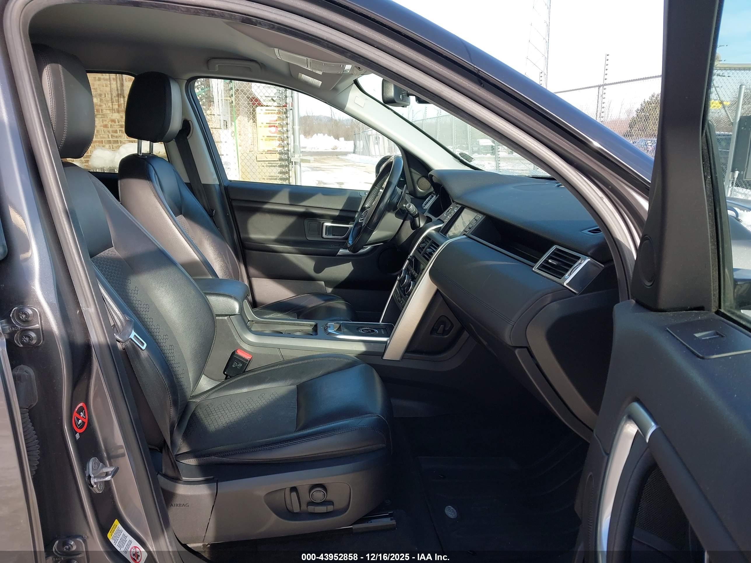 LAND ROVER image 5