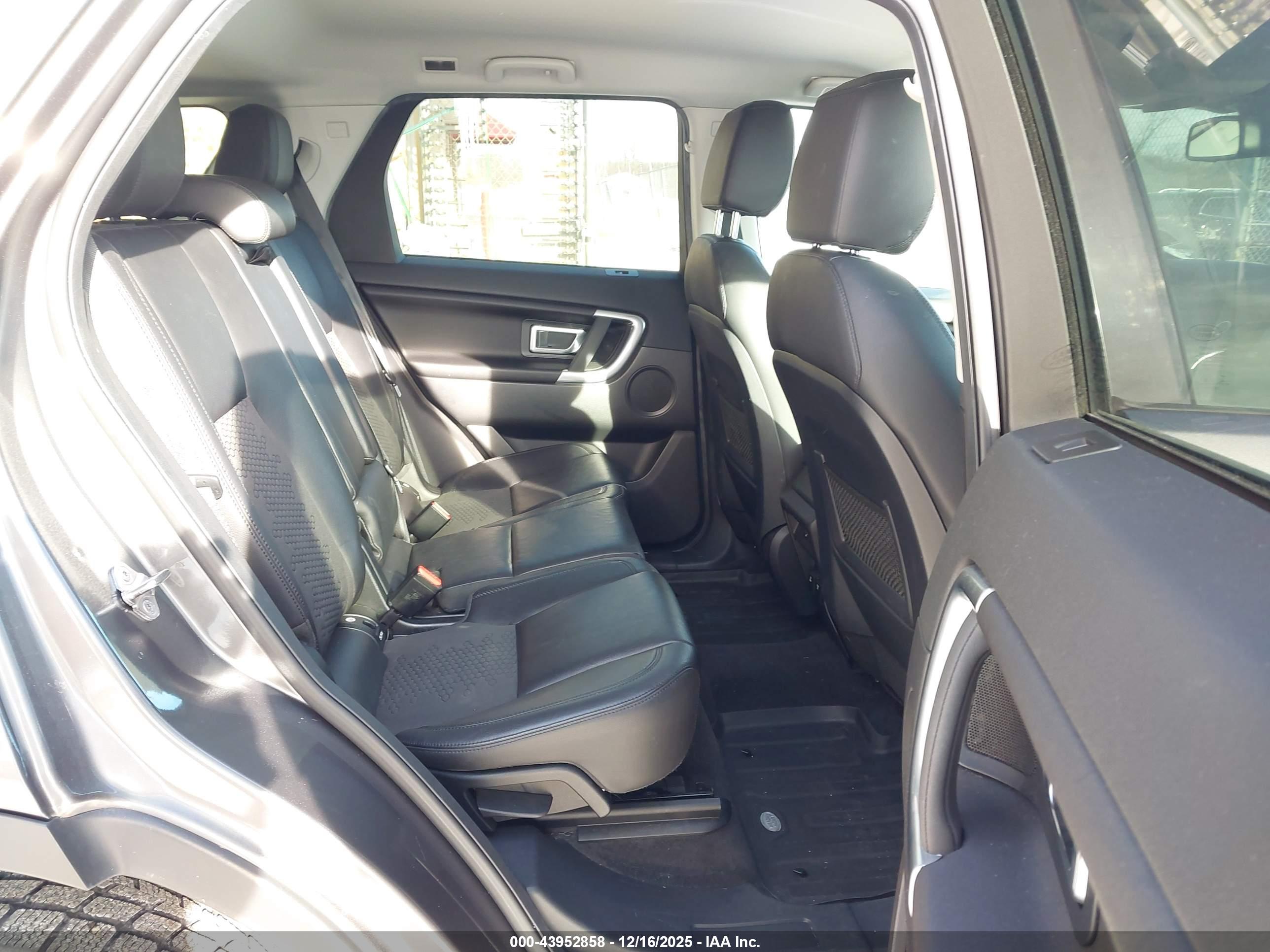 LAND ROVER image 8