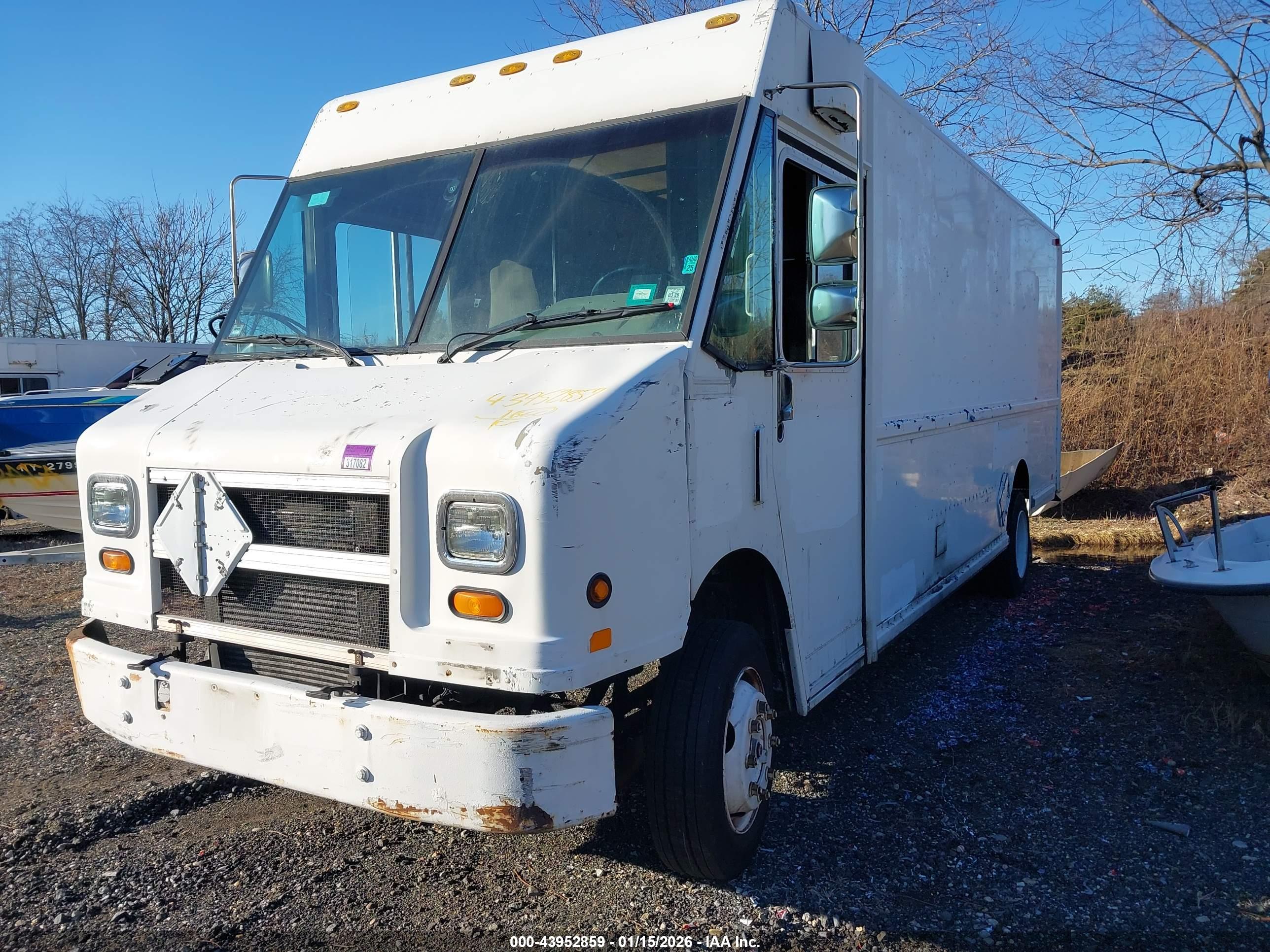FREIGHTLINER CHASSIS image 2