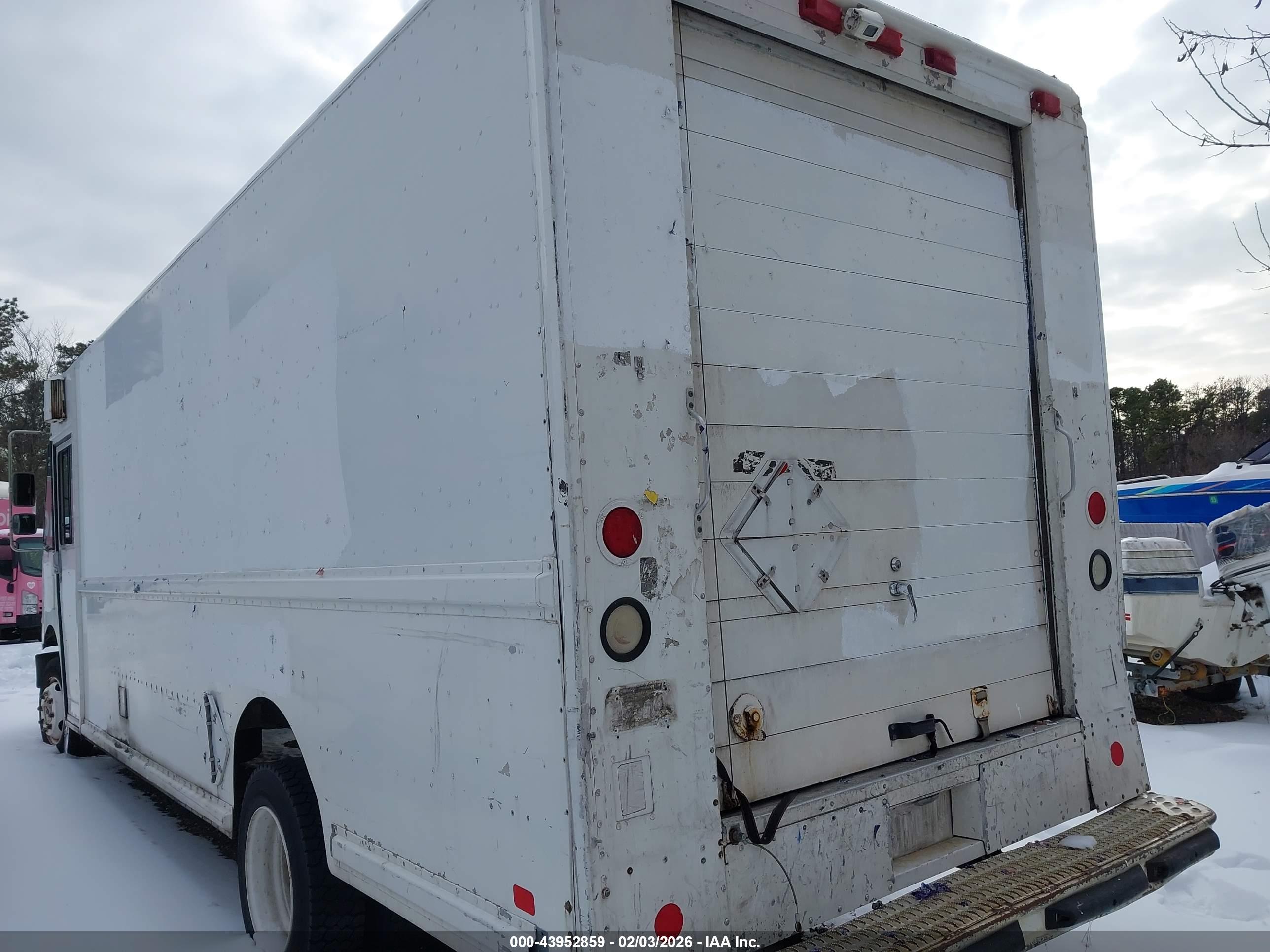FREIGHTLINER CHASSIS image 3