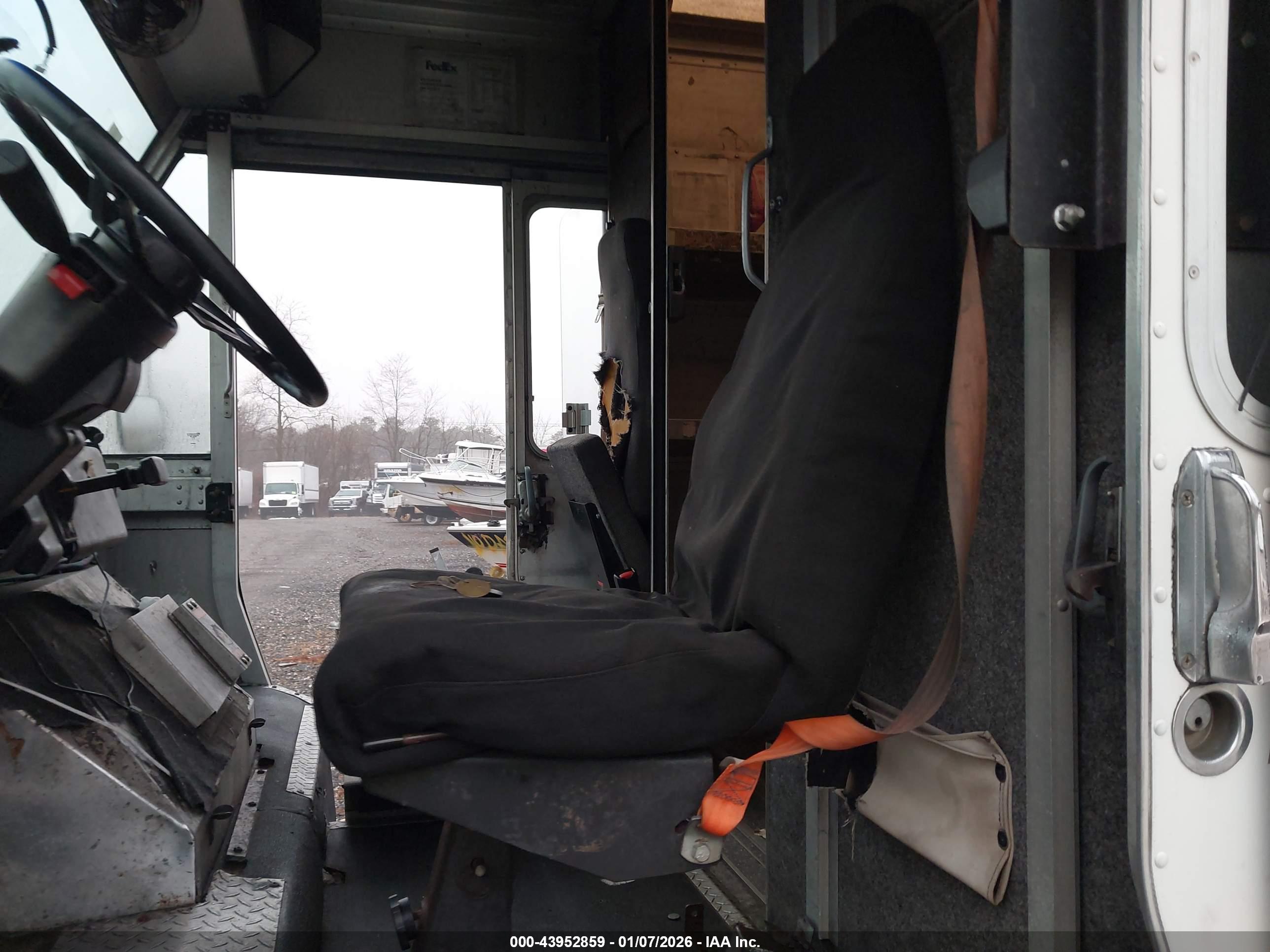 FREIGHTLINER CHASSIS image 7