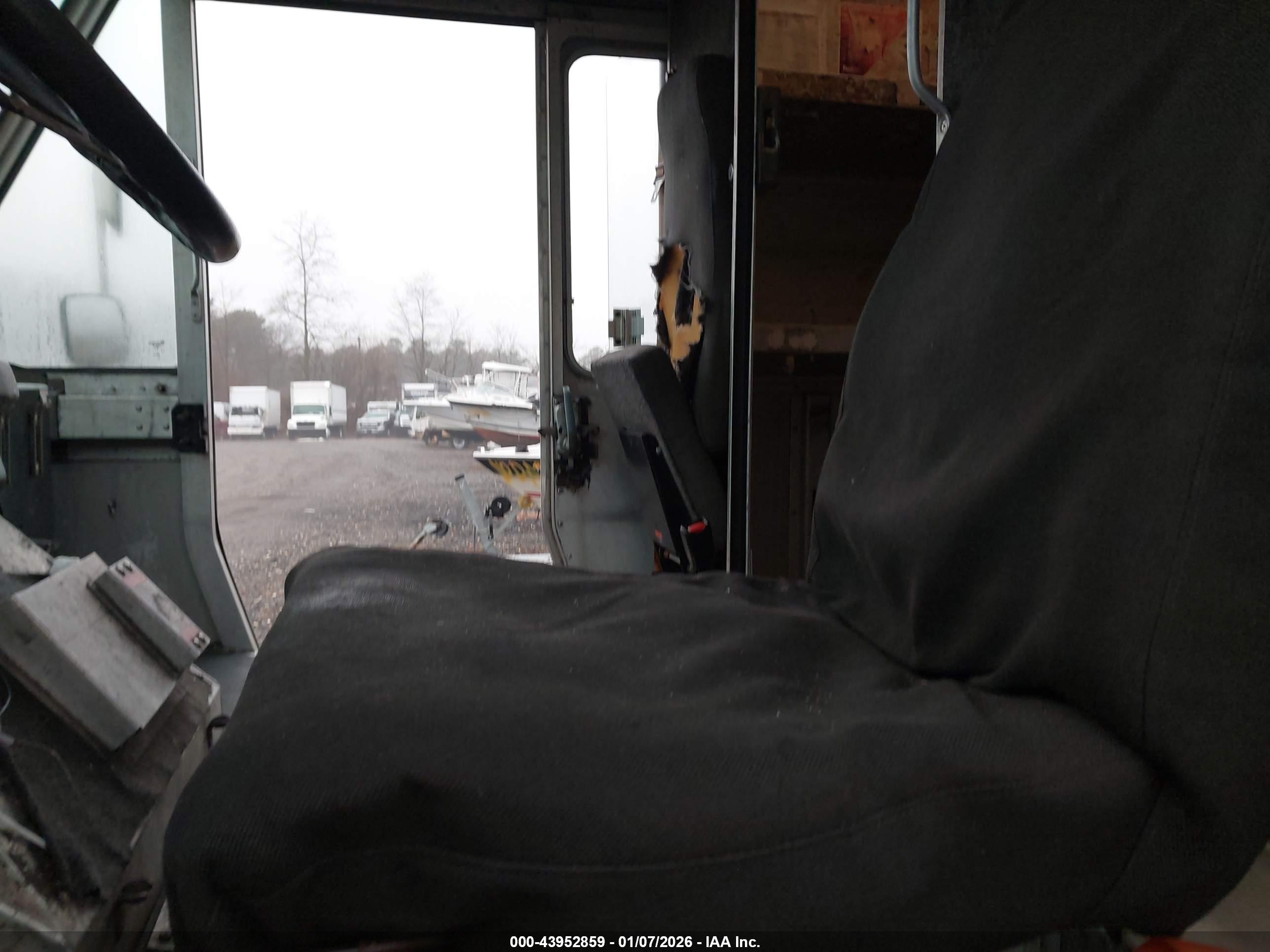 FREIGHTLINER CHASSIS image 8