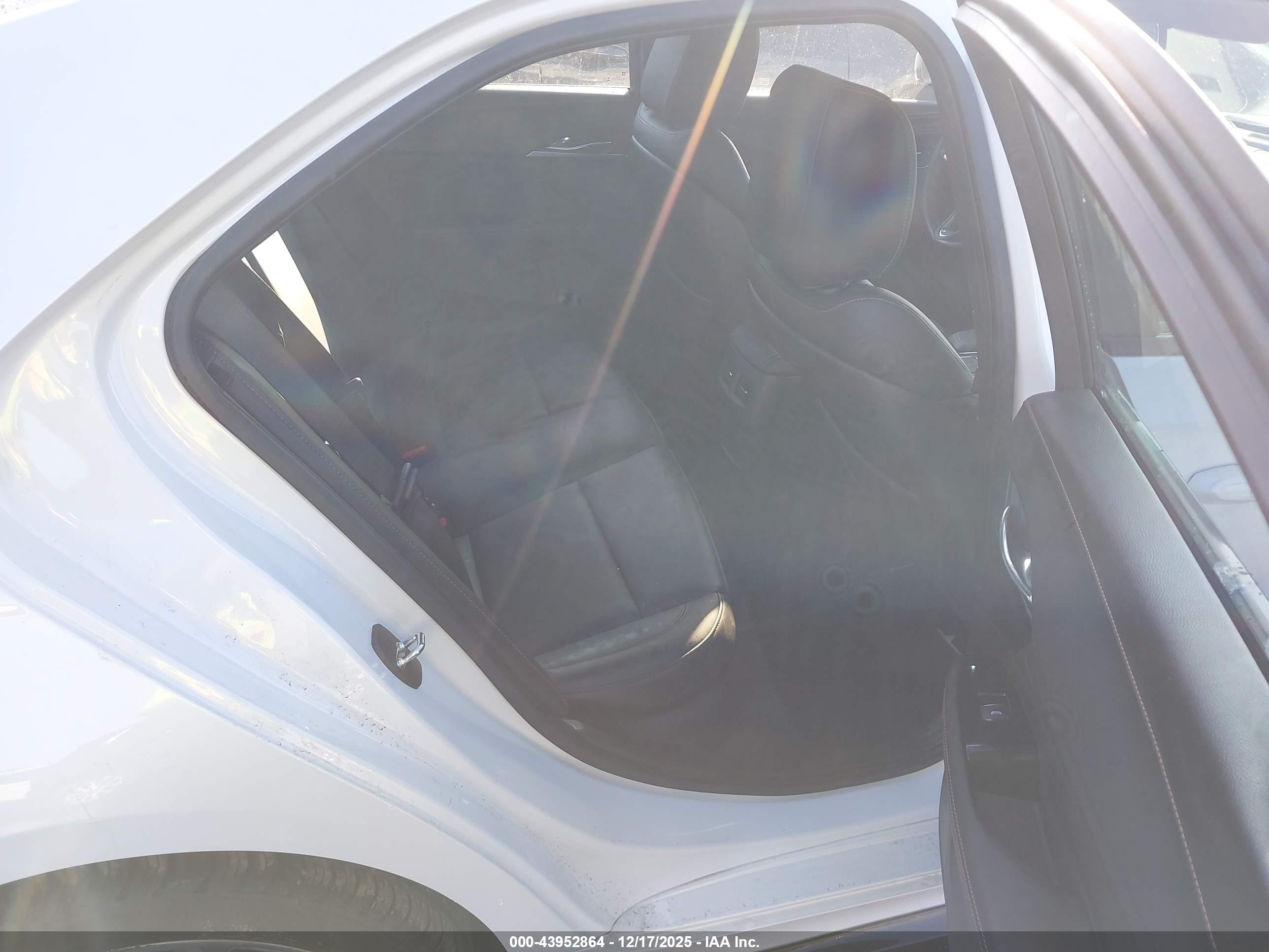 CADILLAC CT4 image 8