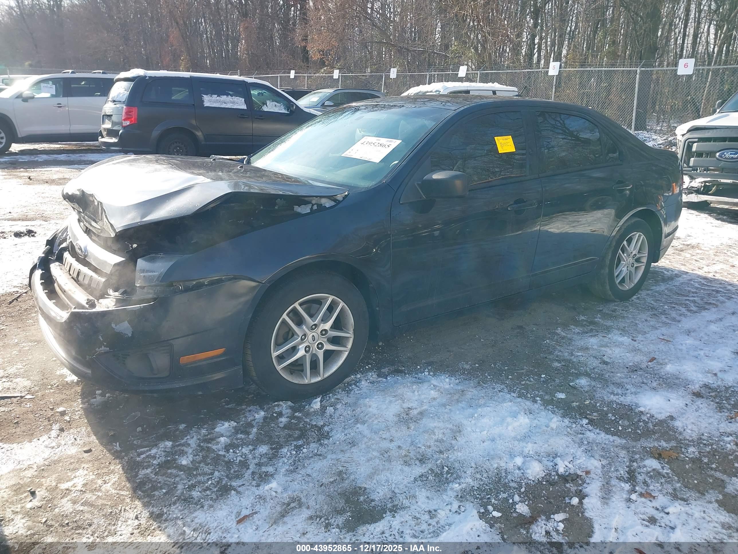 FORD FUSION image 2