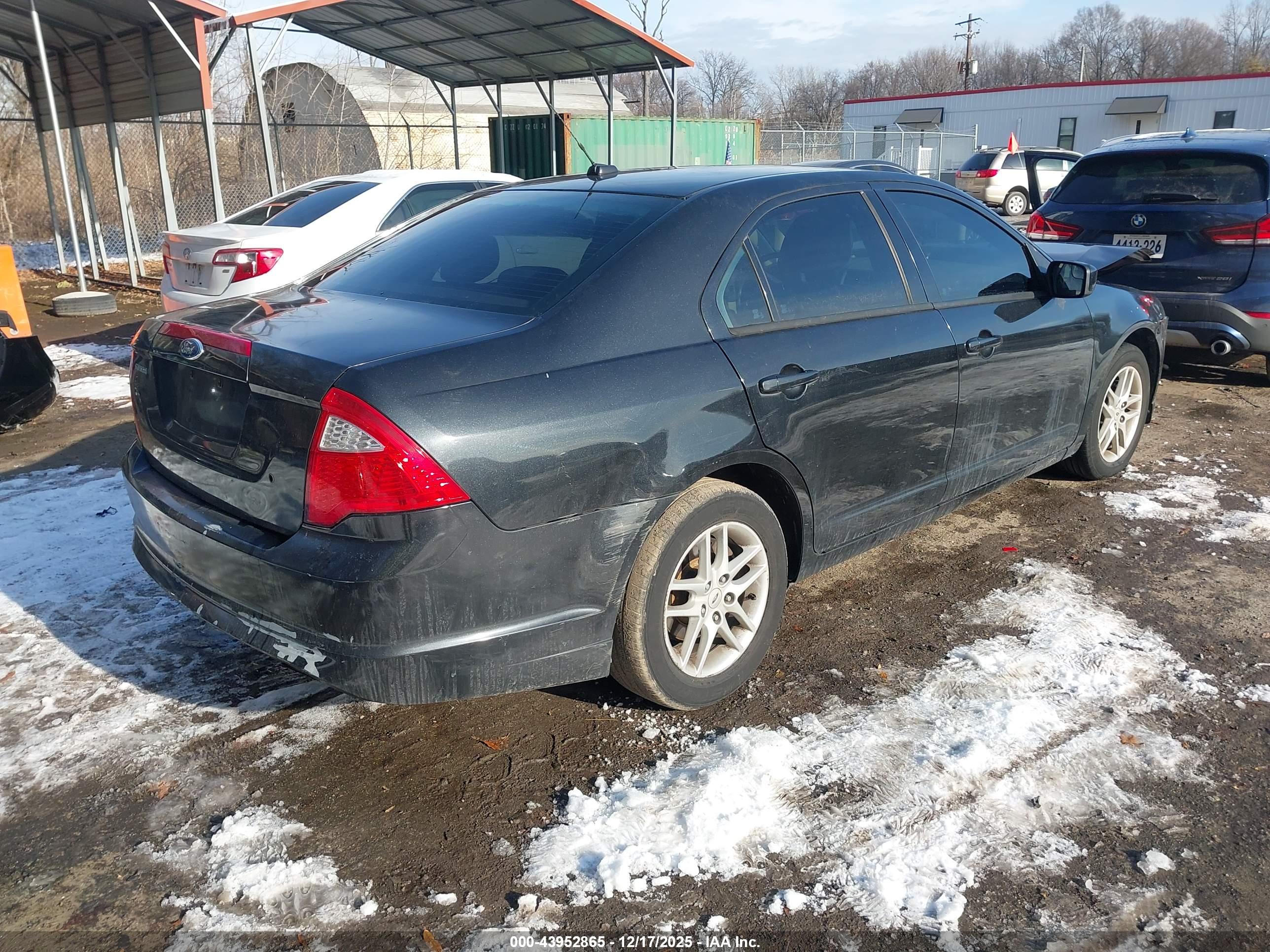 FORD FUSION image 4