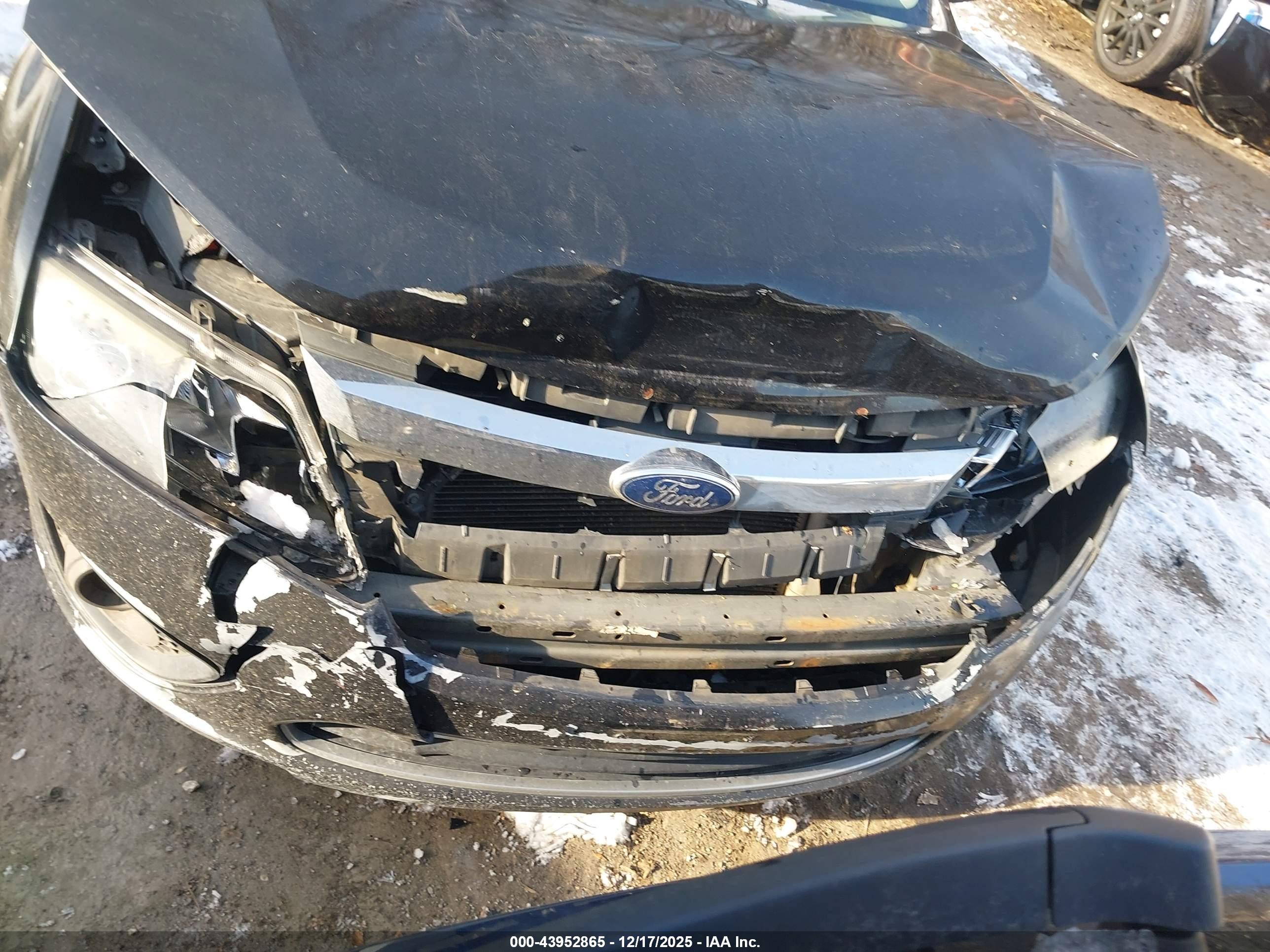 FORD FUSION image 6