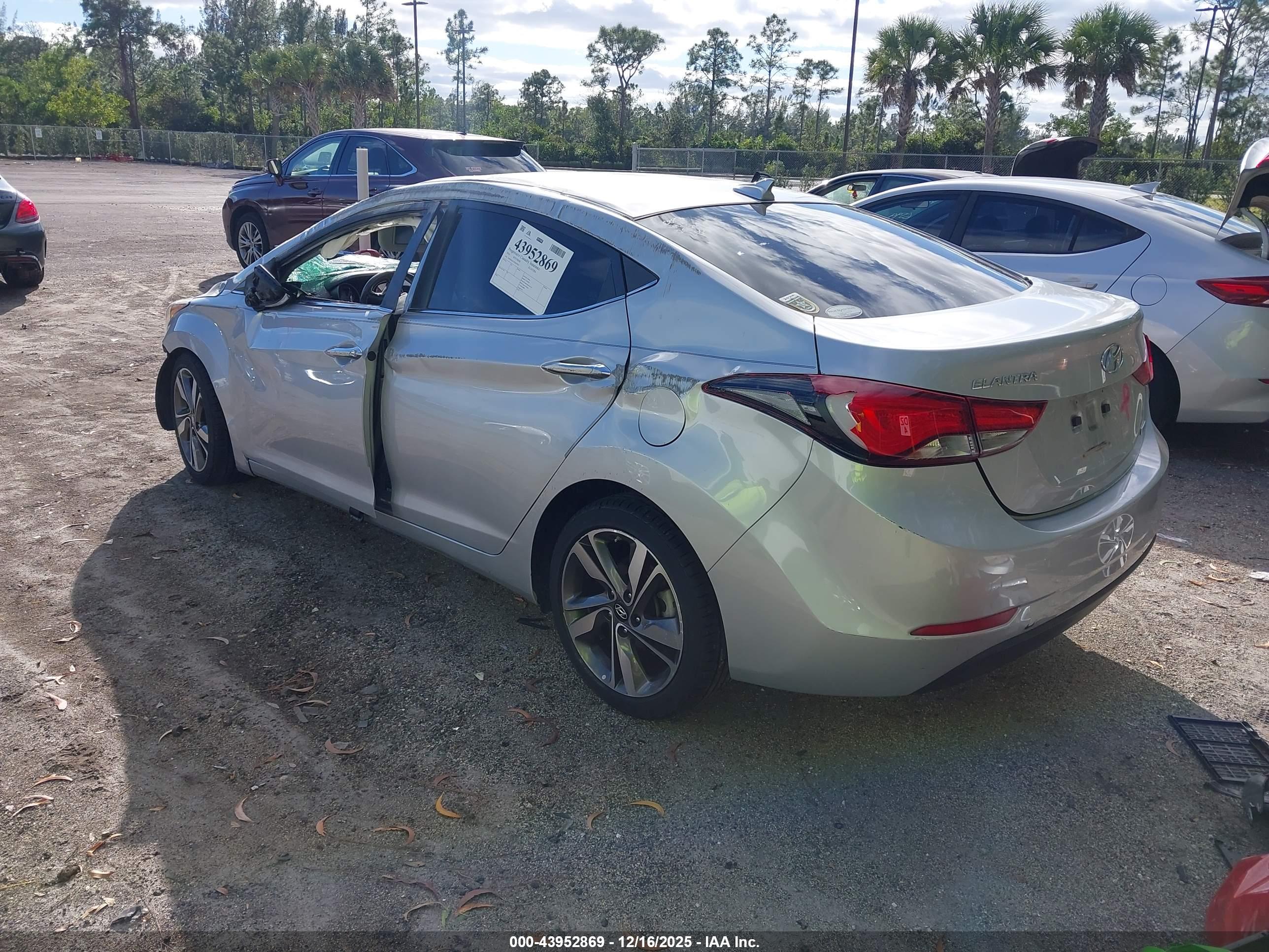 HYUNDAI ELANTRA image 3