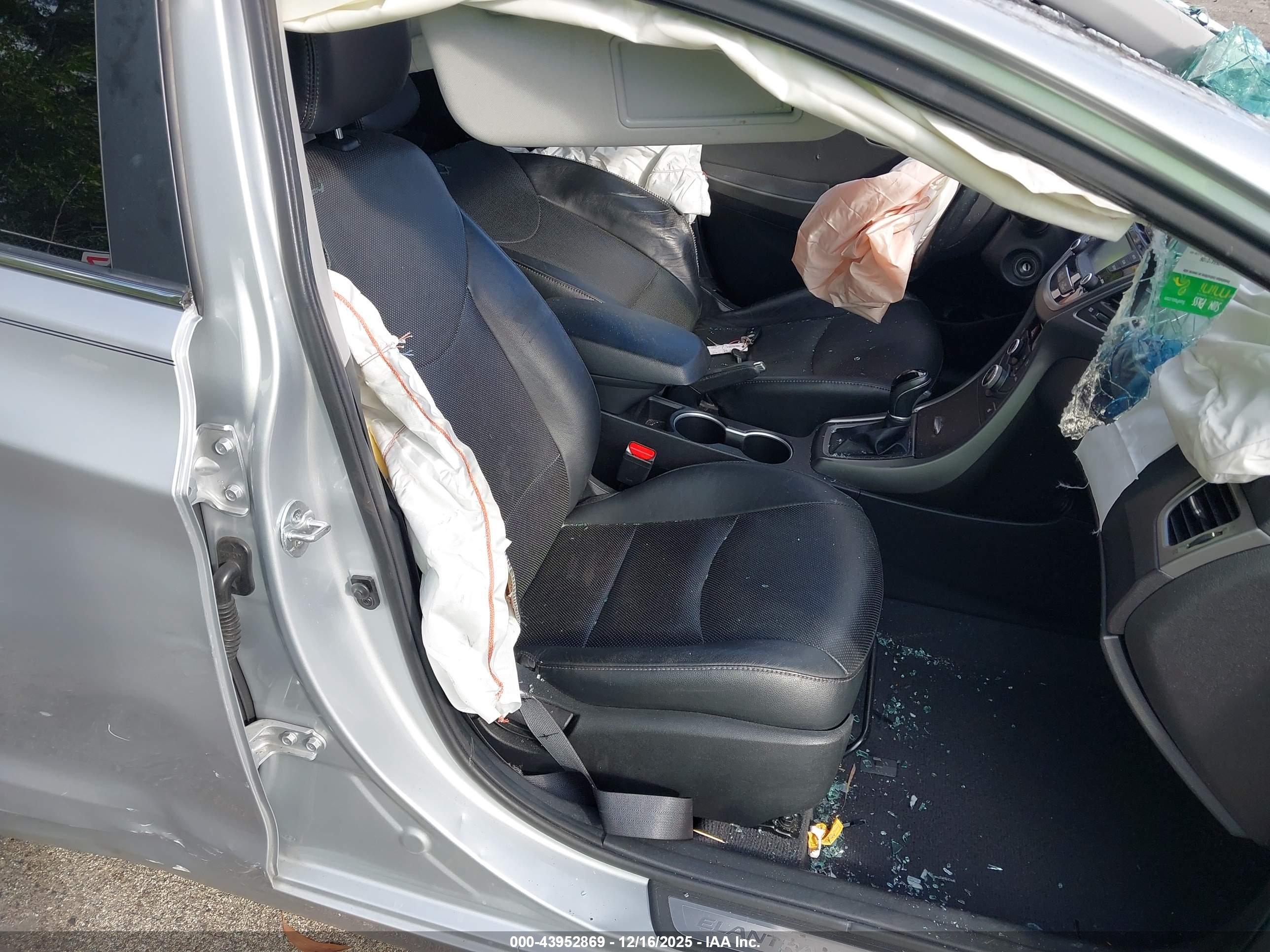 HYUNDAI ELANTRA image 5