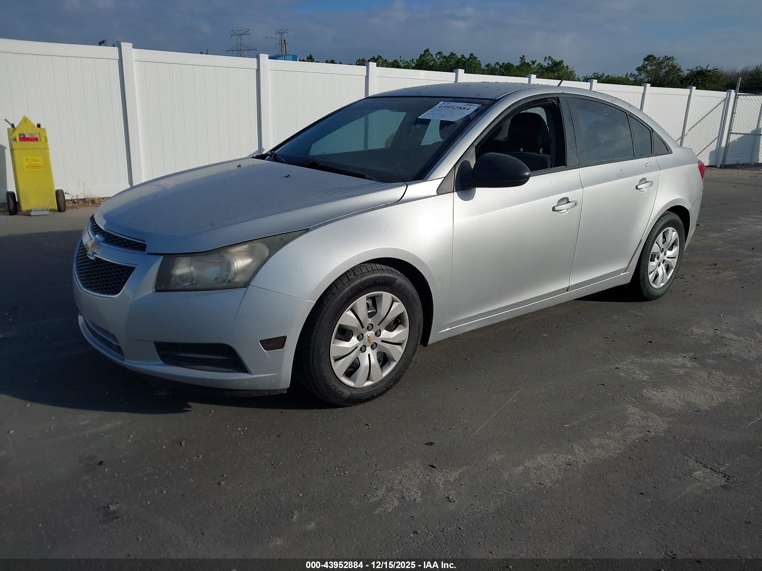 CHEVROLET CRUZE image 2
