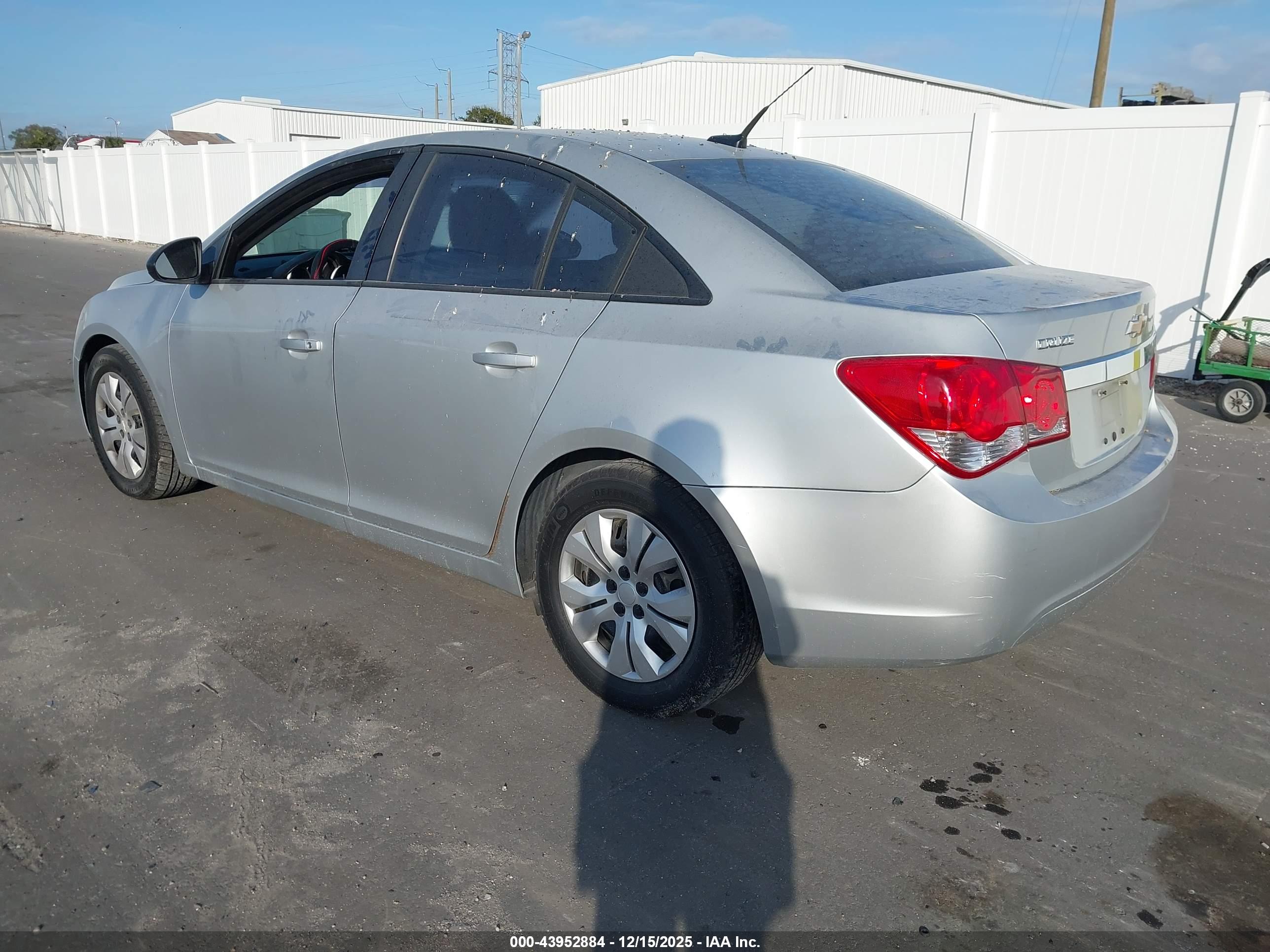 CHEVROLET CRUZE image 3