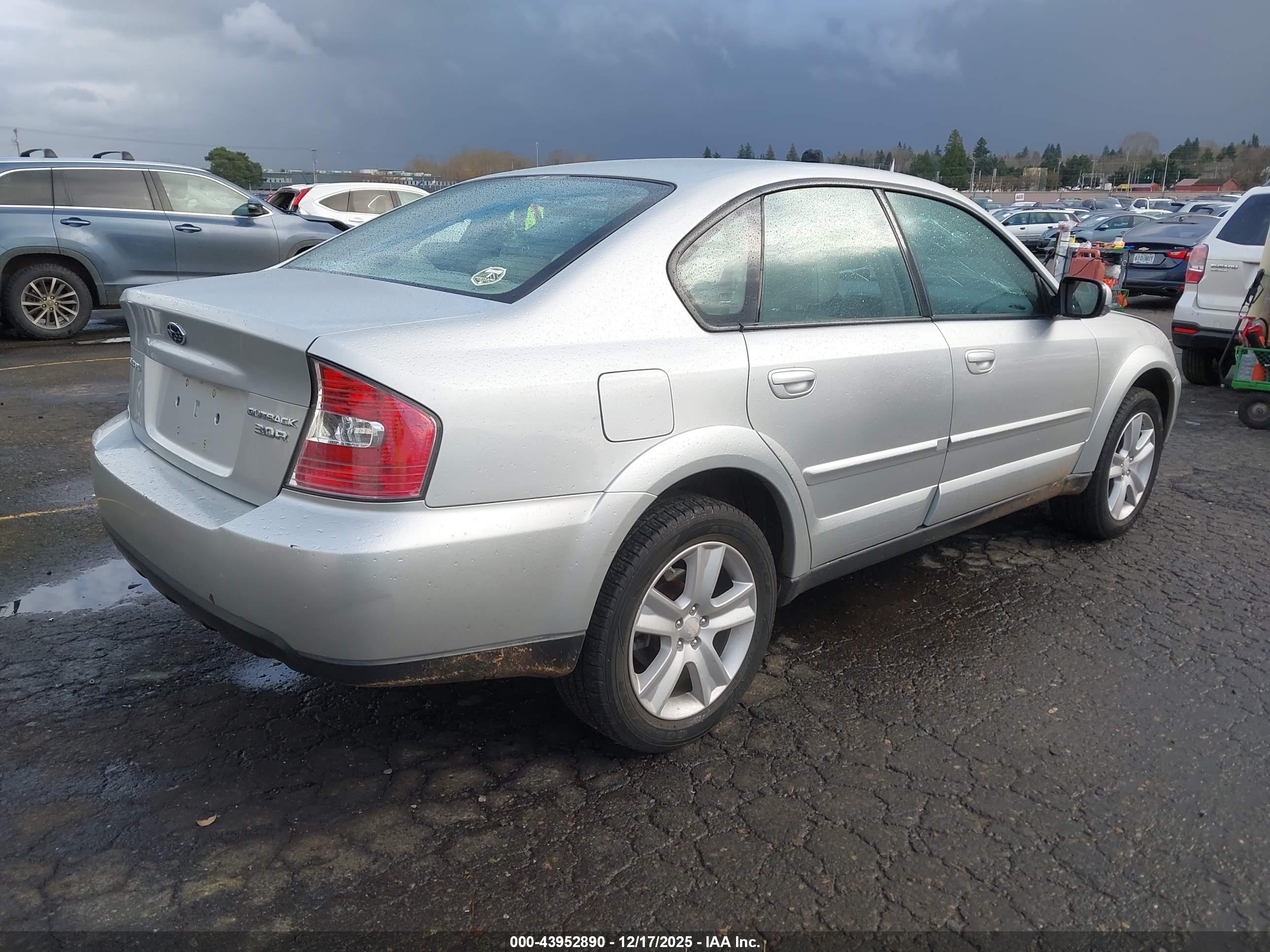 SUBARU OUTBACK image 4