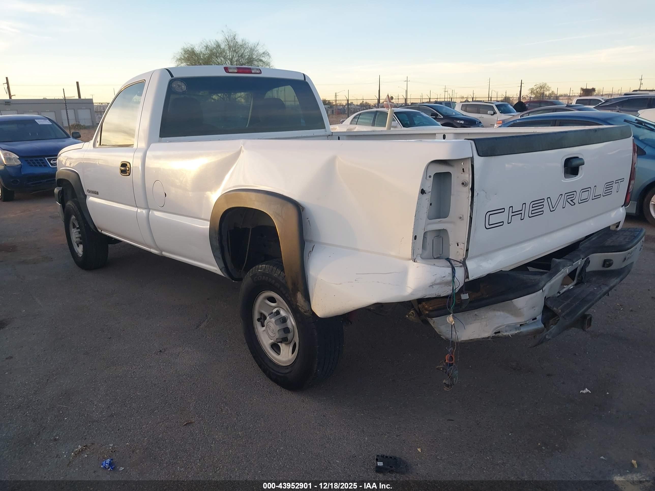 CHEVROLET SILVERADO image 3