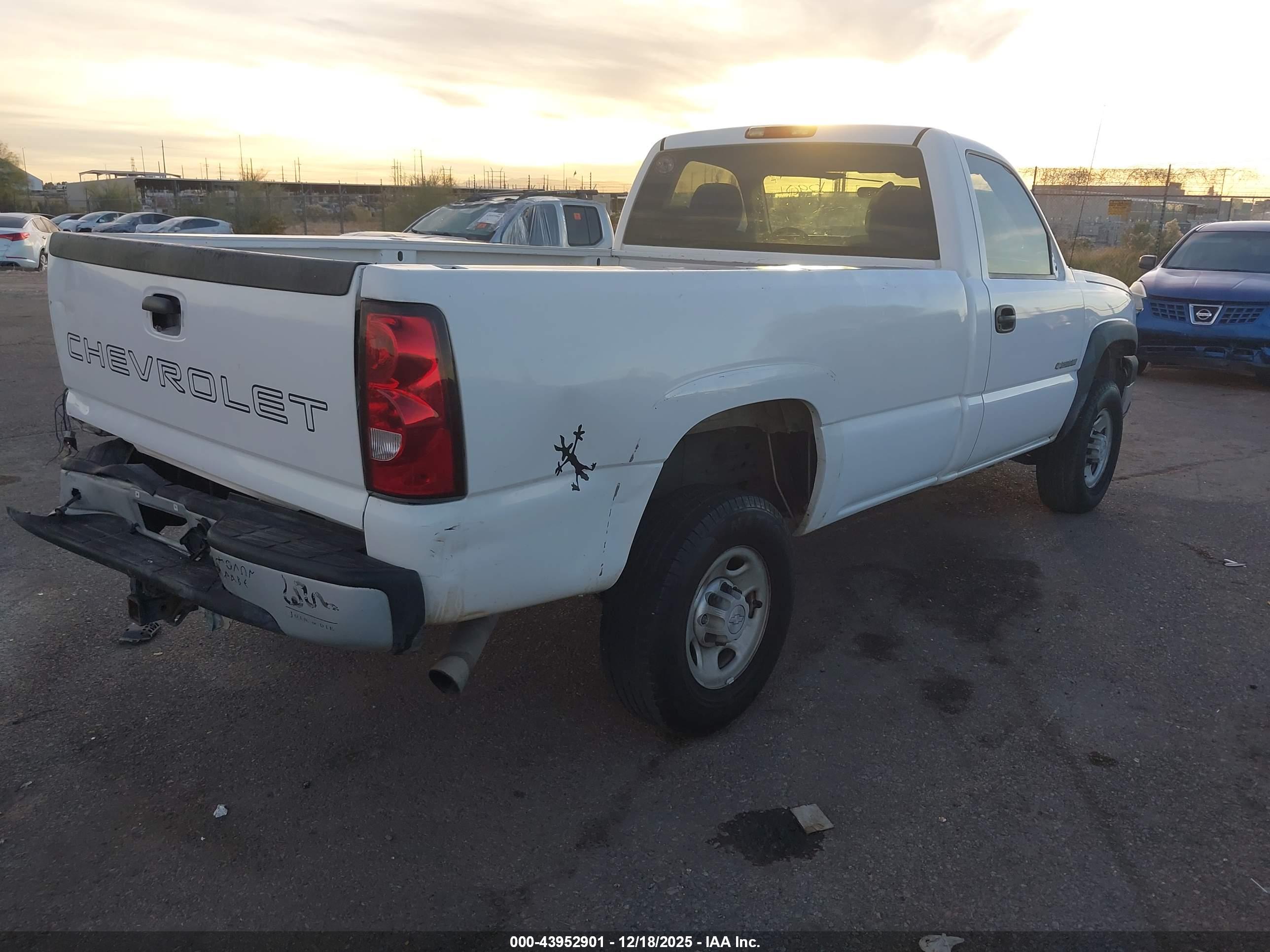 CHEVROLET SILVERADO image 4