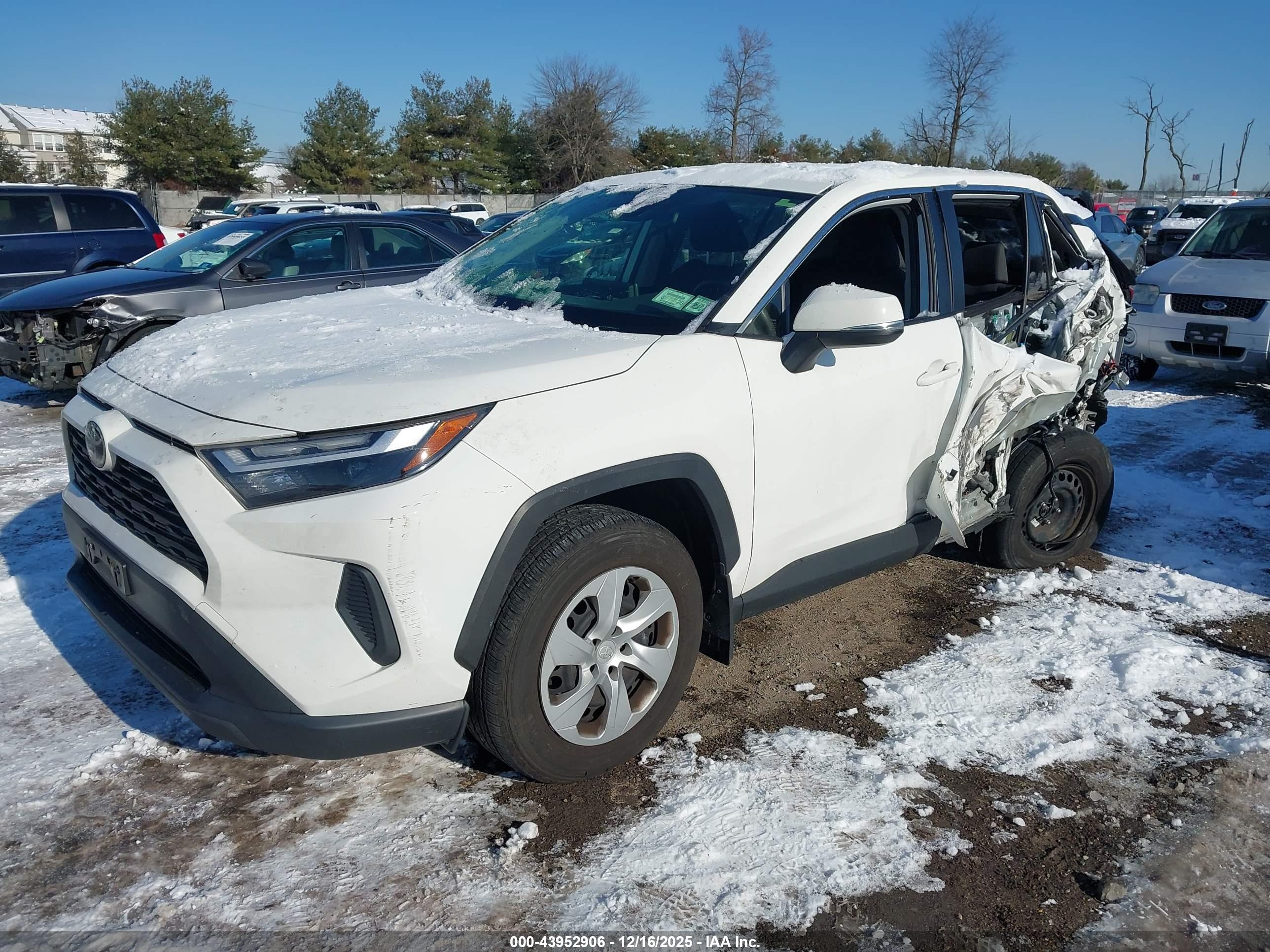 TOYOTA RAV4 image 2