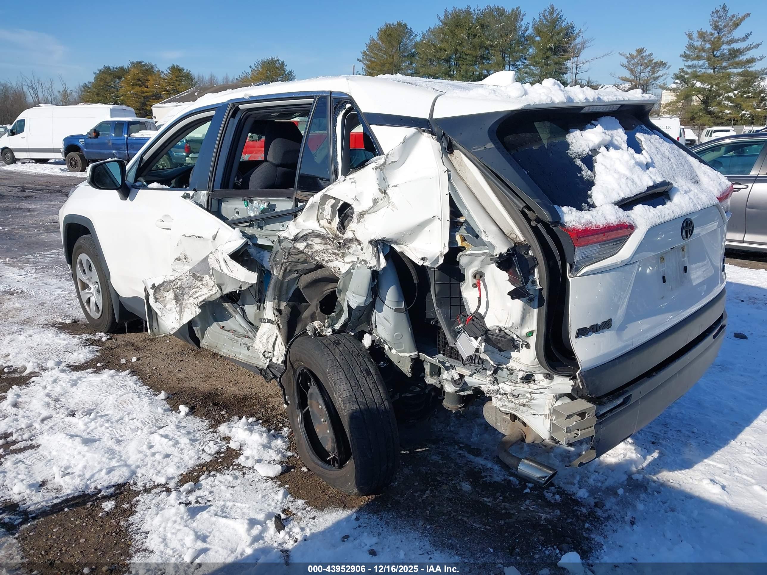 TOYOTA RAV4 image 3