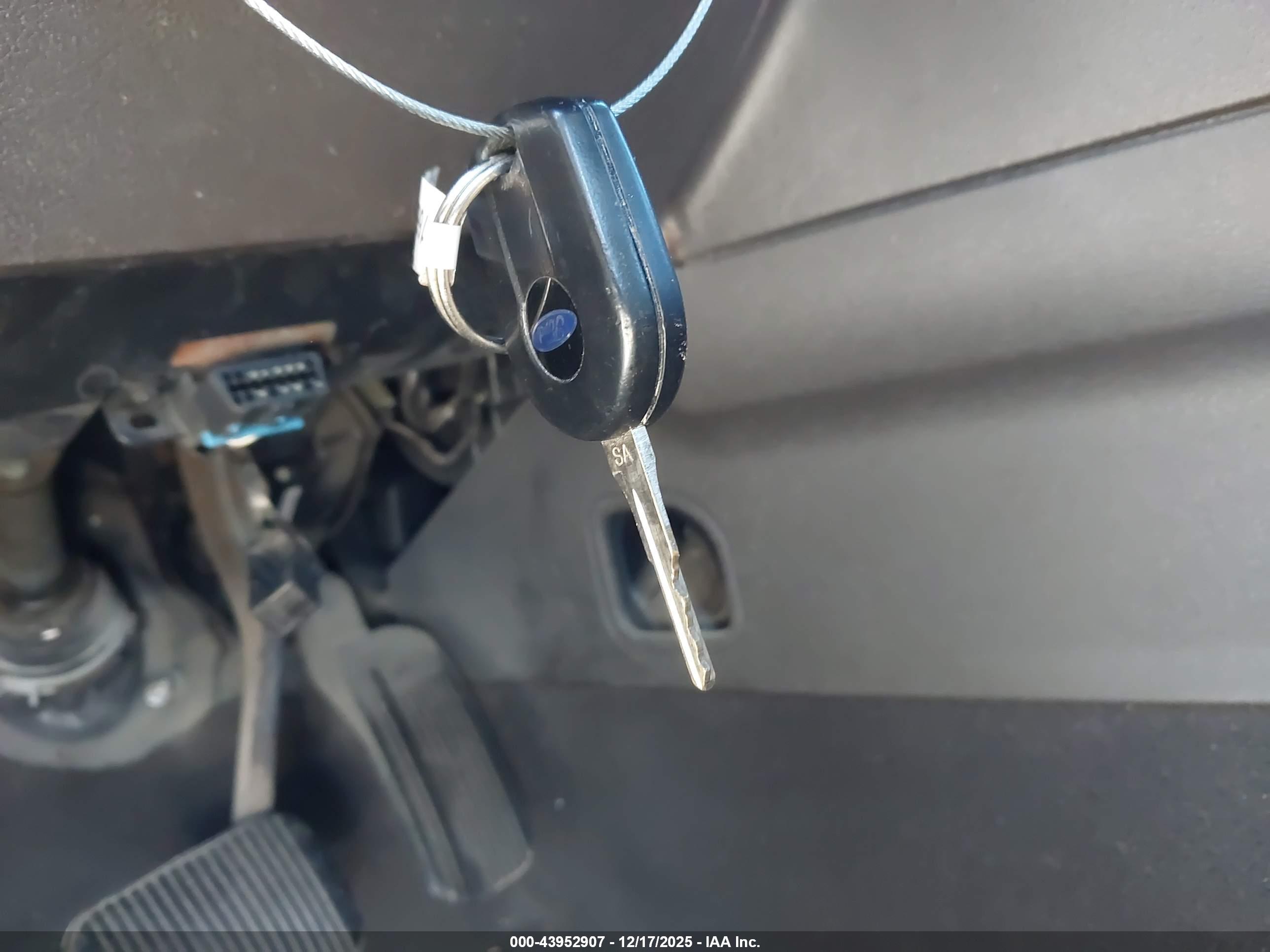 FORD TAURUS image 11