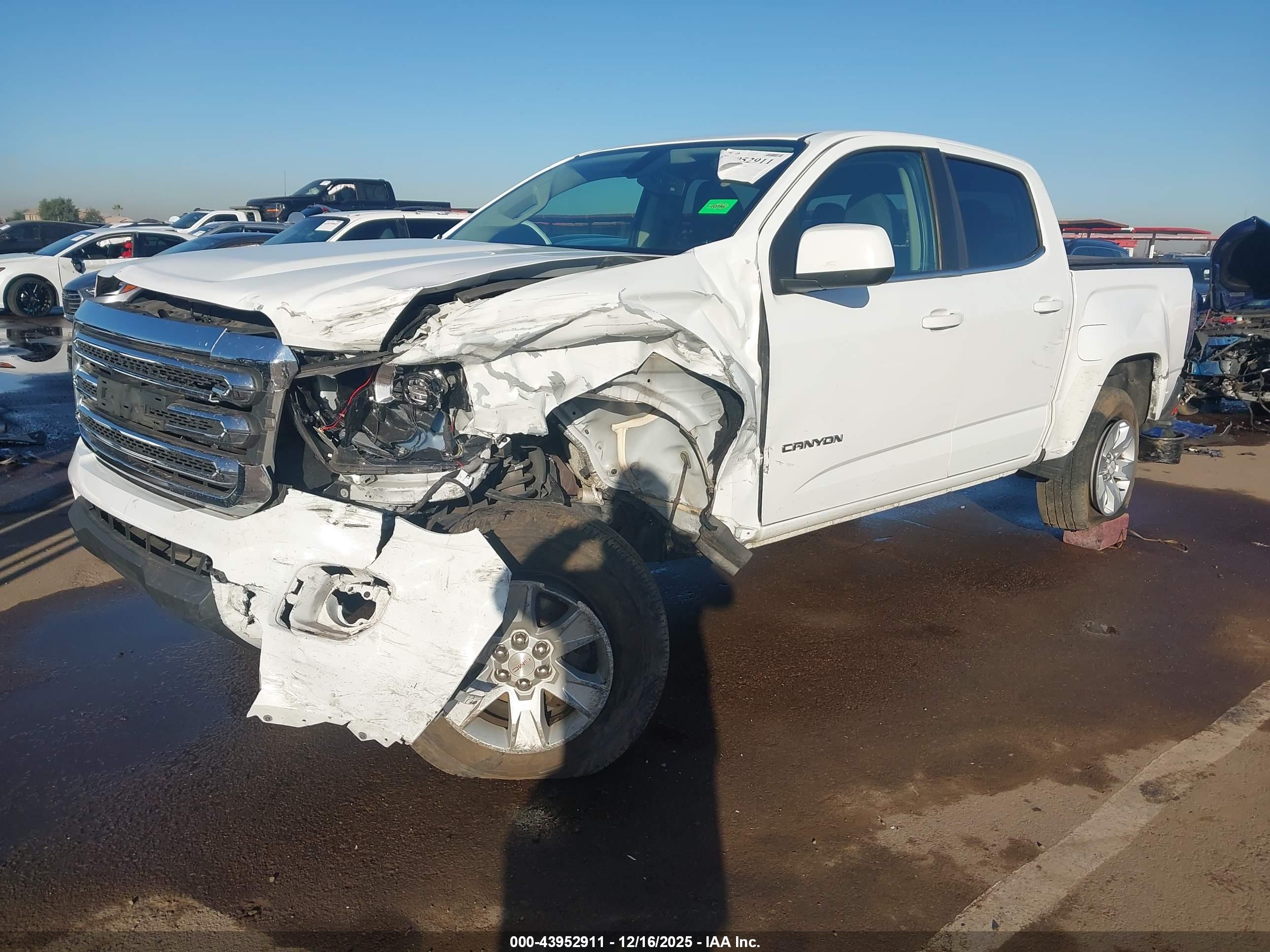 GMC CANYON image 2