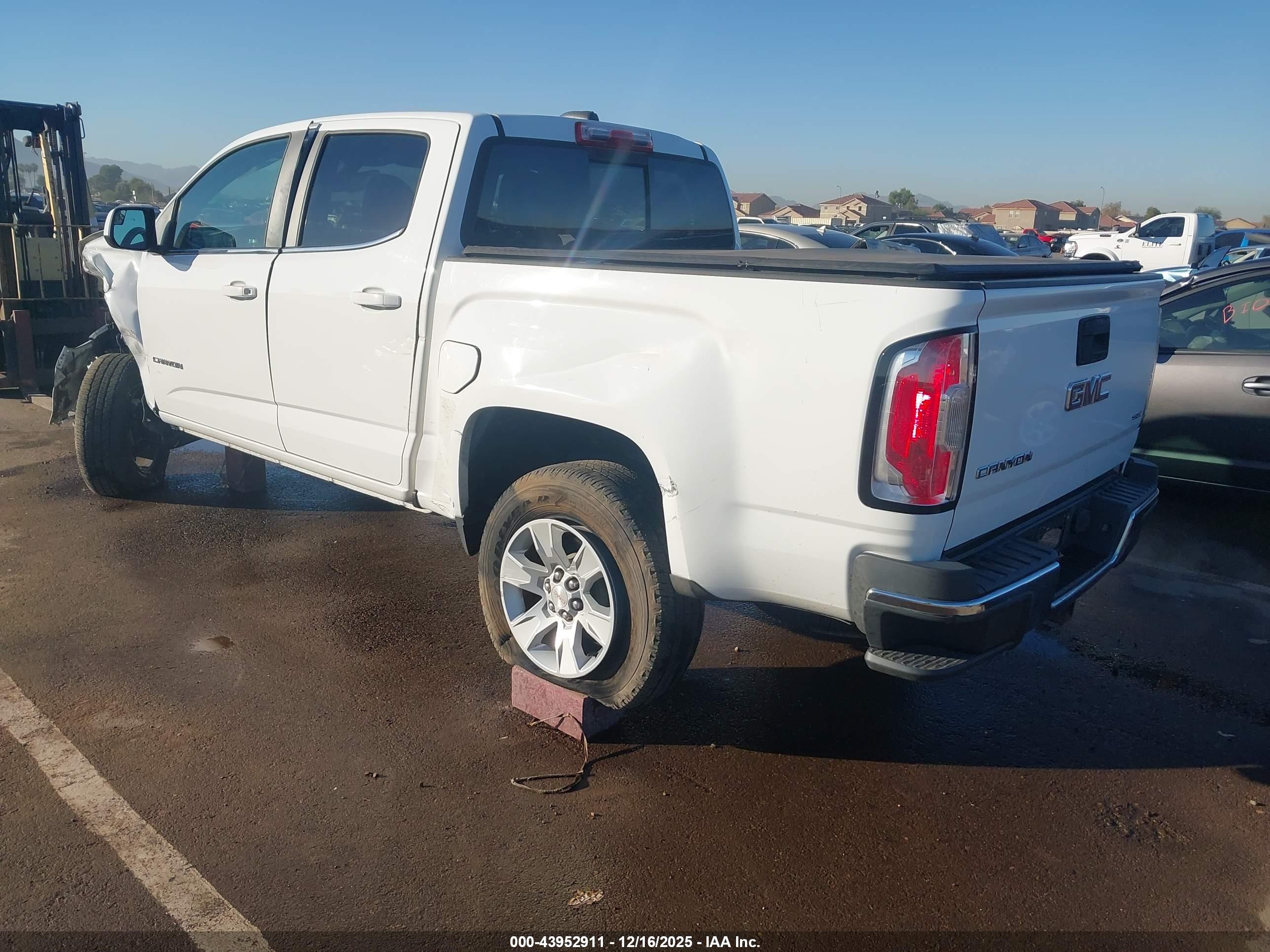 GMC CANYON image 3