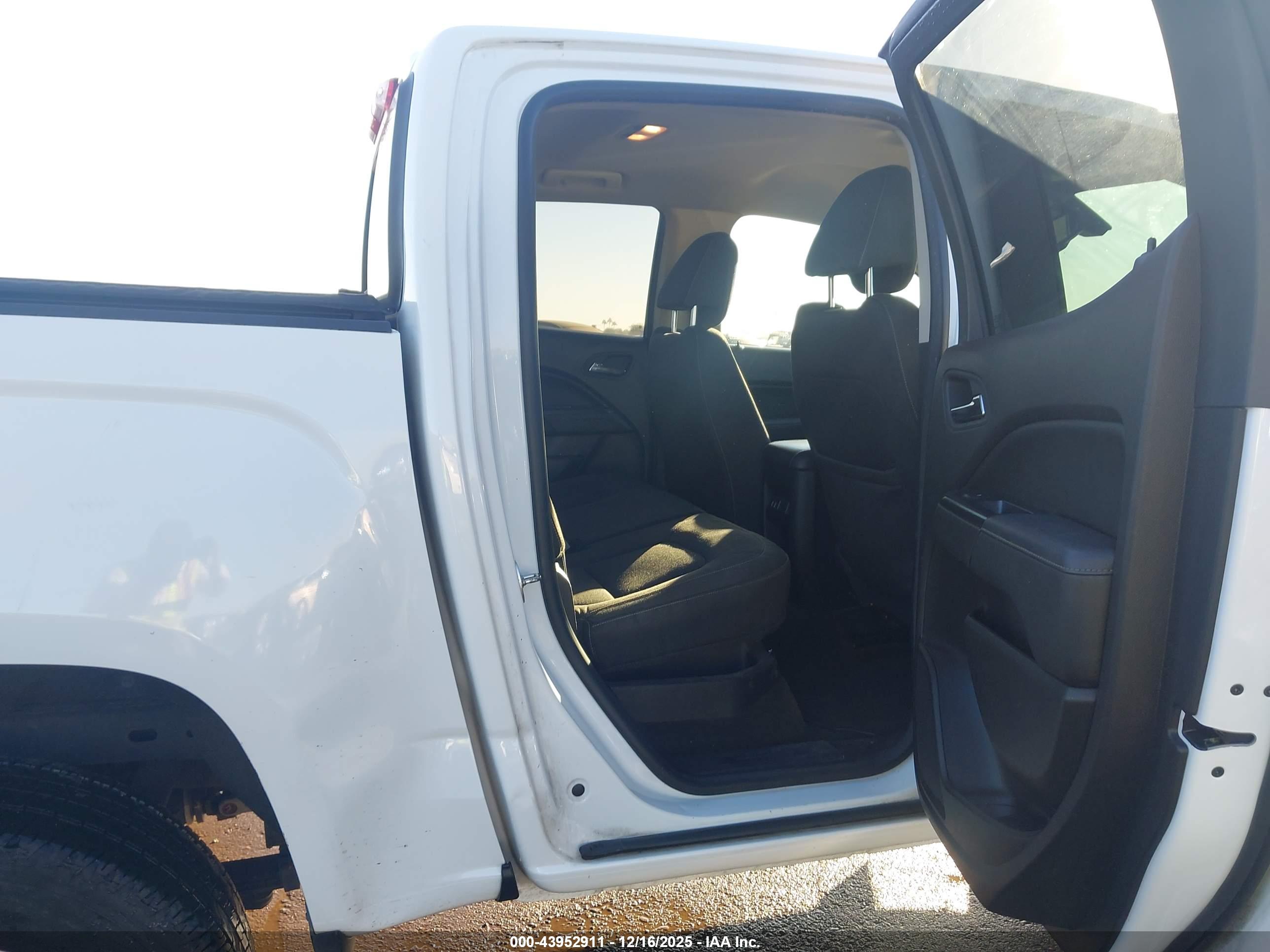 GMC CANYON image 8